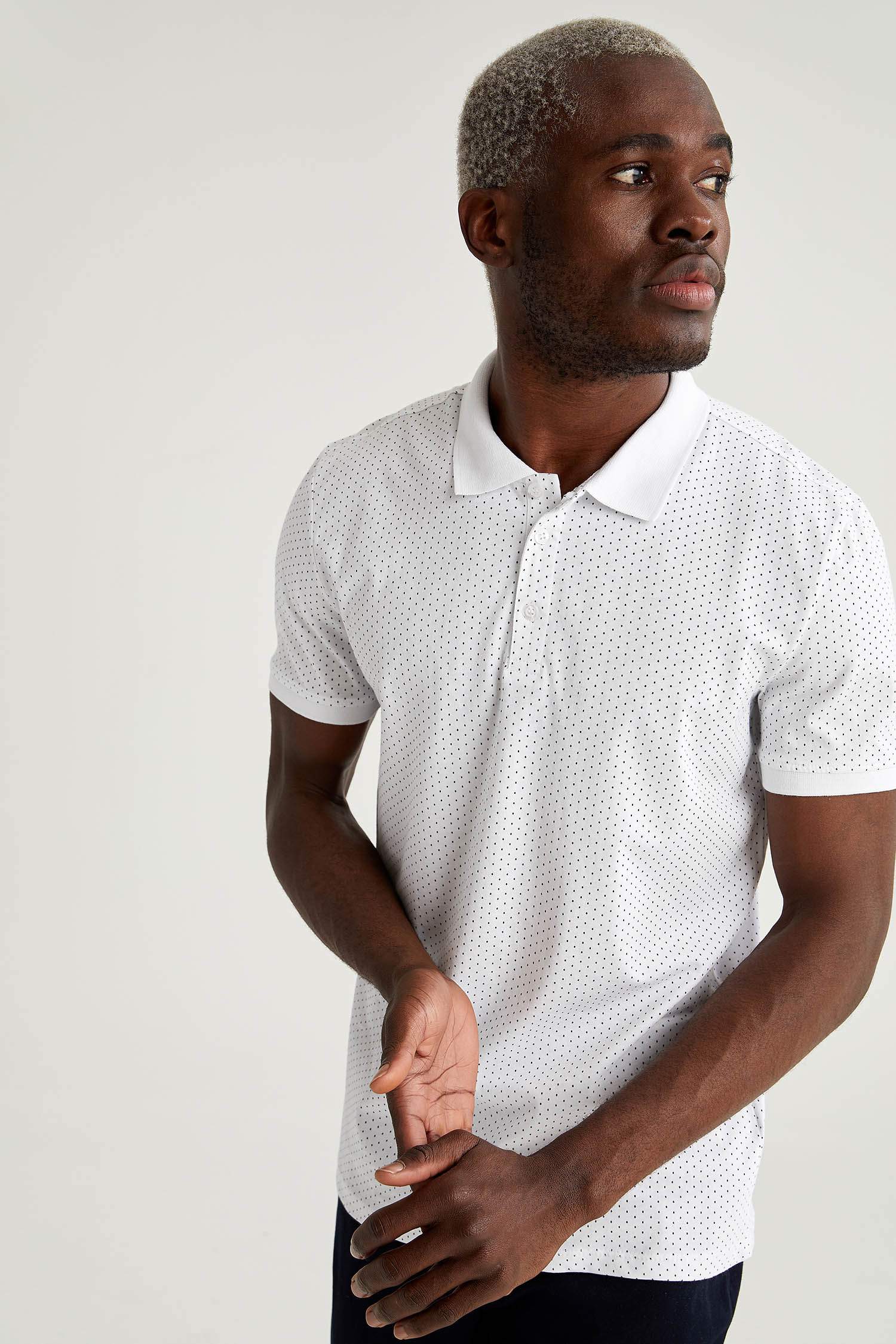 Slim Fit Polo Yaka Desenli Fermuarsız Kısa Kollu Polo Tişört