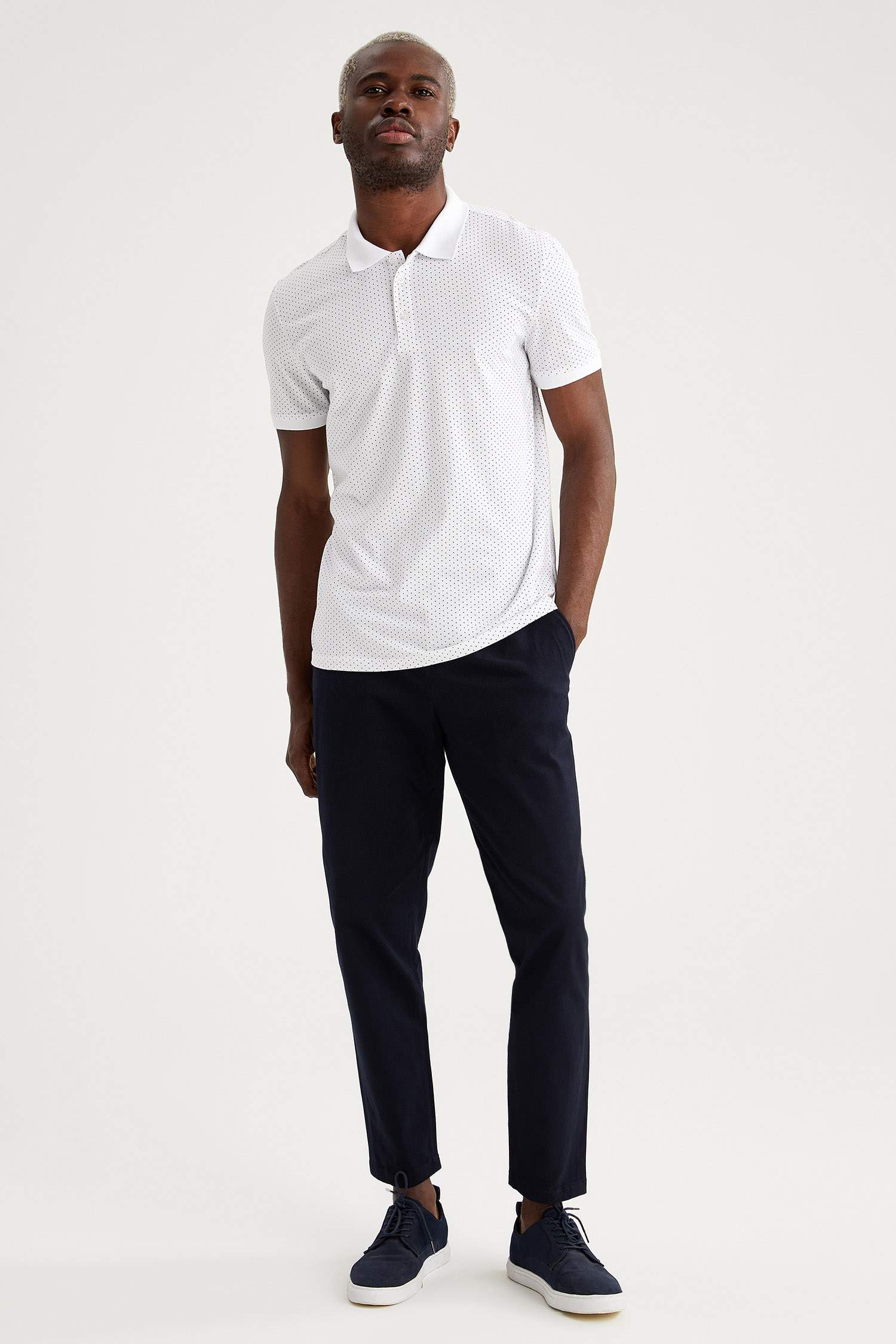 Slim Fit Polo Yaka Desenli Fermuarsız Kısa Kollu Polo Tişört