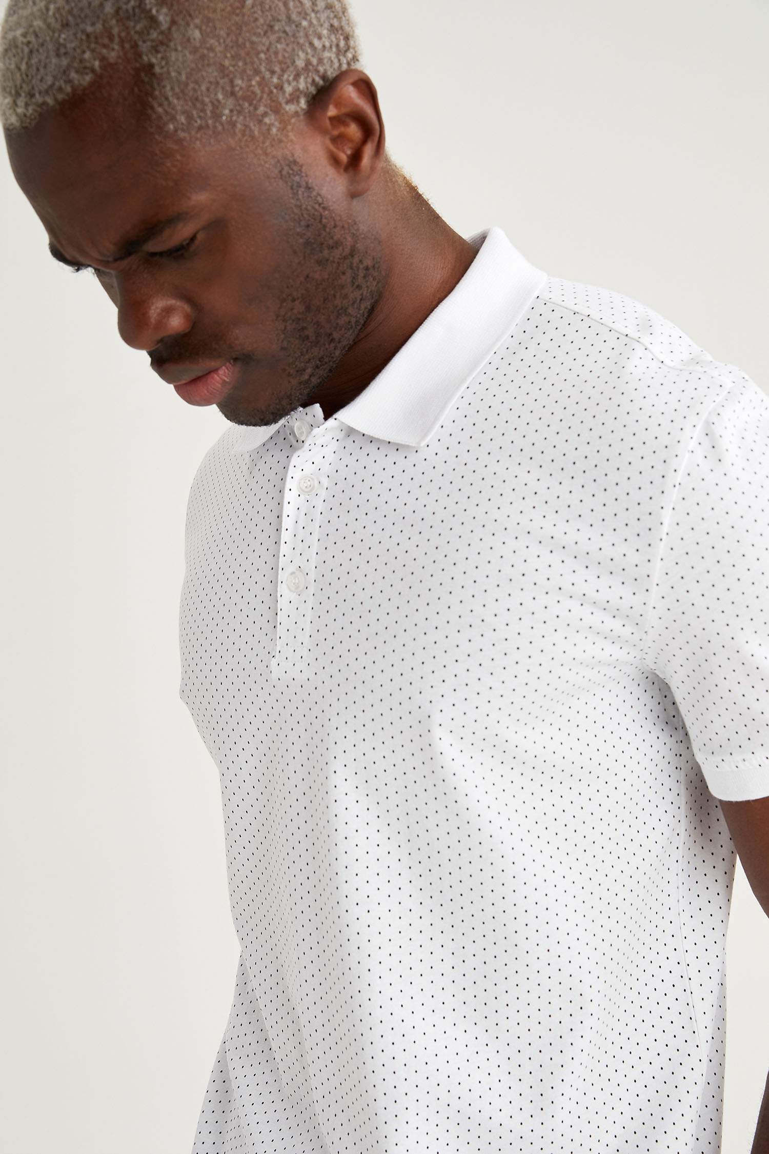 Slim Fit Polo Yaka Desenli Fermuarsız Kısa Kollu Polo Tişört
