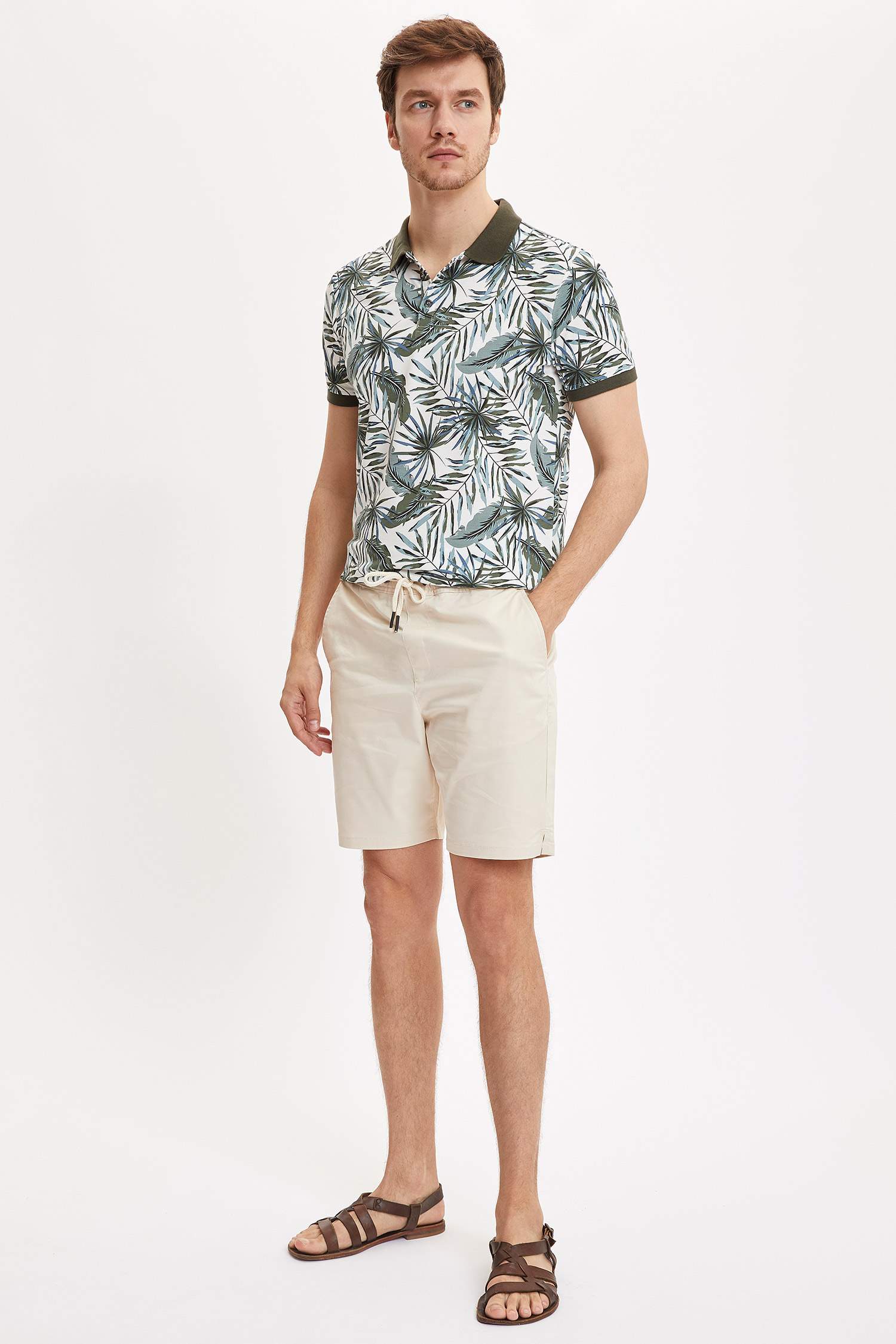 Slim Fit Polo Yaka Desenli Cepsiz Kısa Kollu Polo Tişört