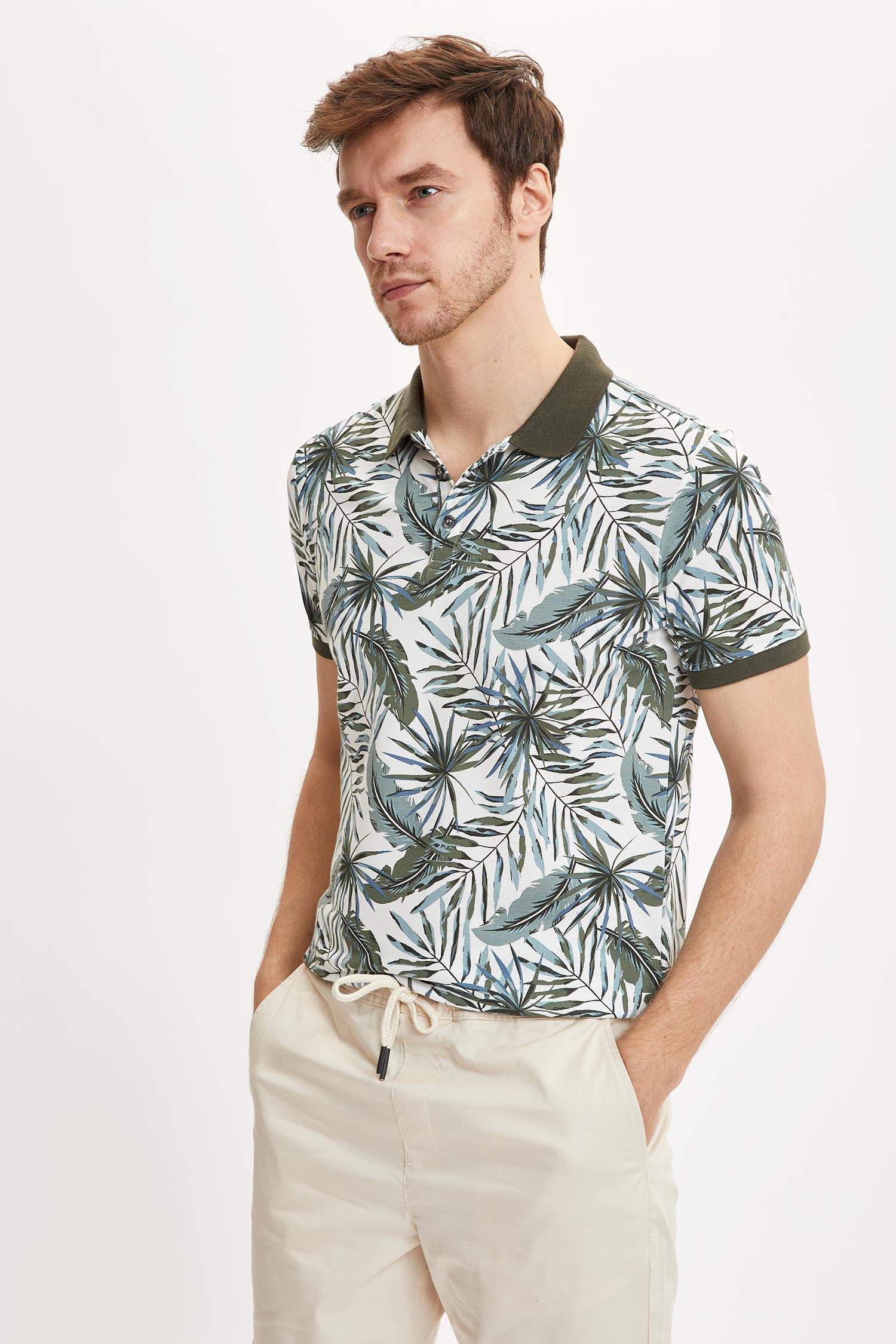 Slim Fit Polo Yaka Desenli Cepsiz Kısa Kollu Polo Tişört