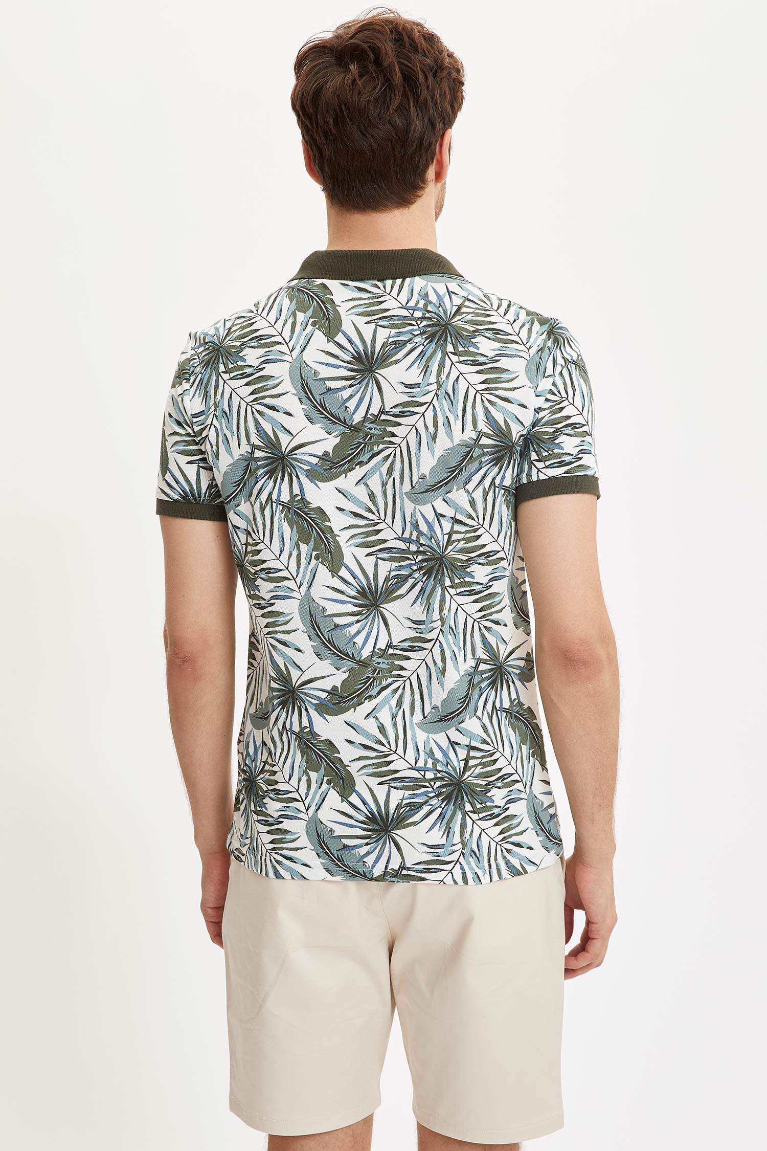 Slim Fit Polo Yaka Desenli Cepsiz Kısa Kollu Polo Tişört