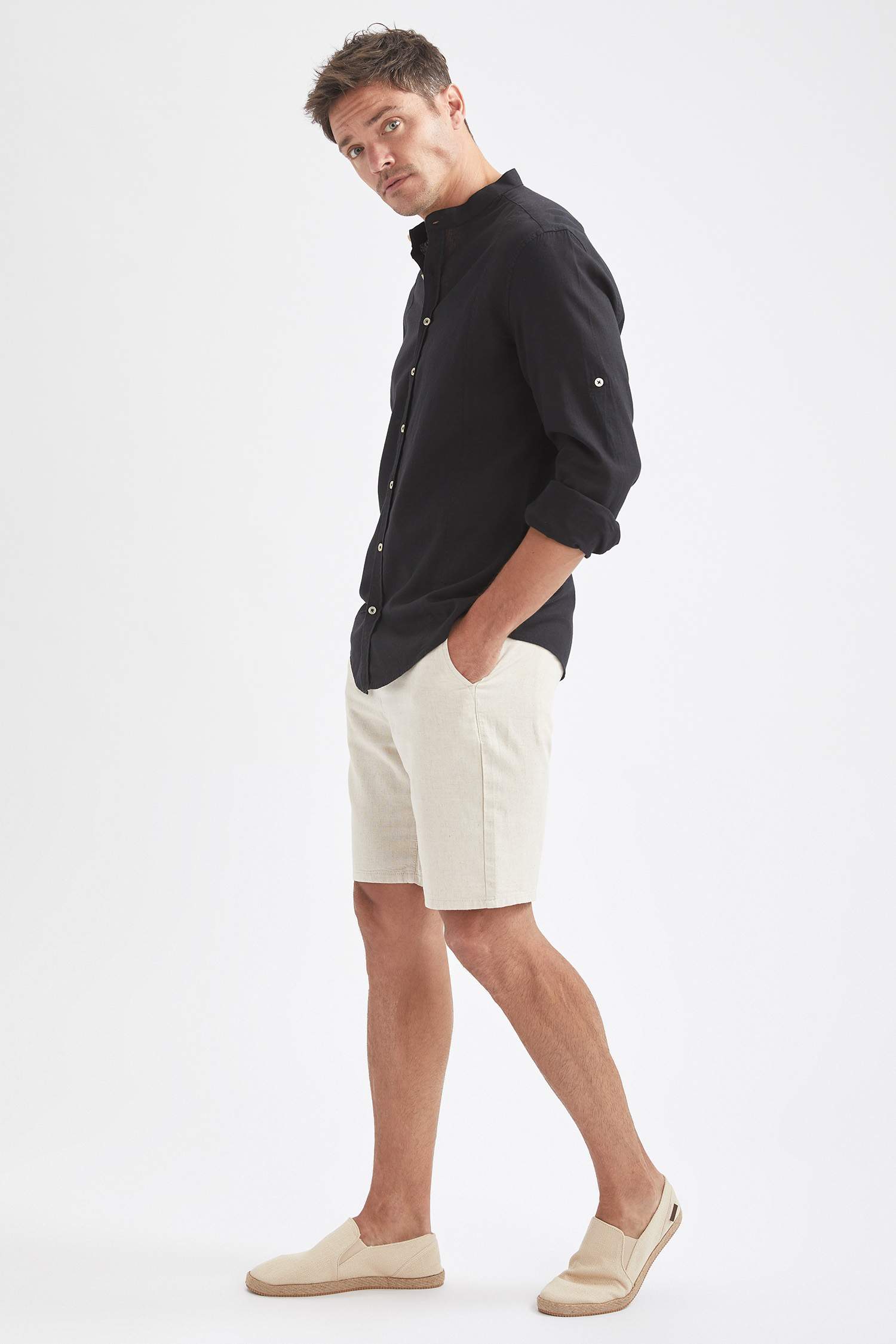 Modern Fit Hakim Yaka Uzun Kollu Keten Gömlek