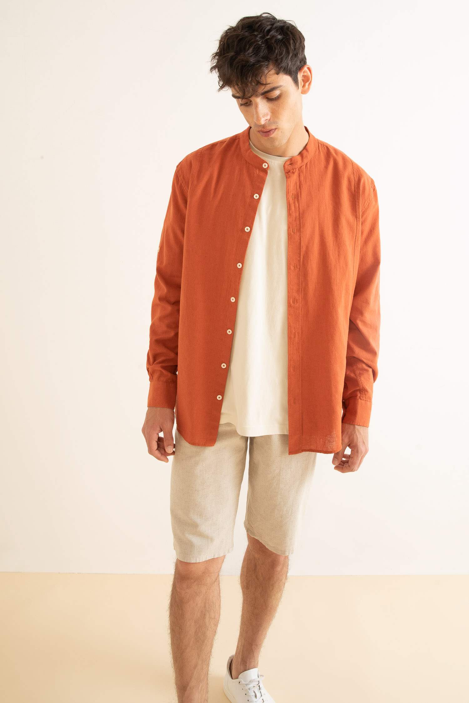 Modern Fit Hakim Yaka Uzun Kollu Keten Gömlek