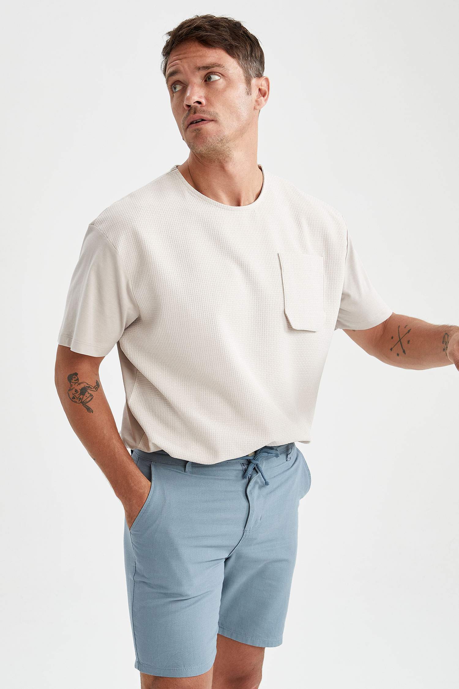 Regular Fit Beli Bağcıklı Bermuda Şort