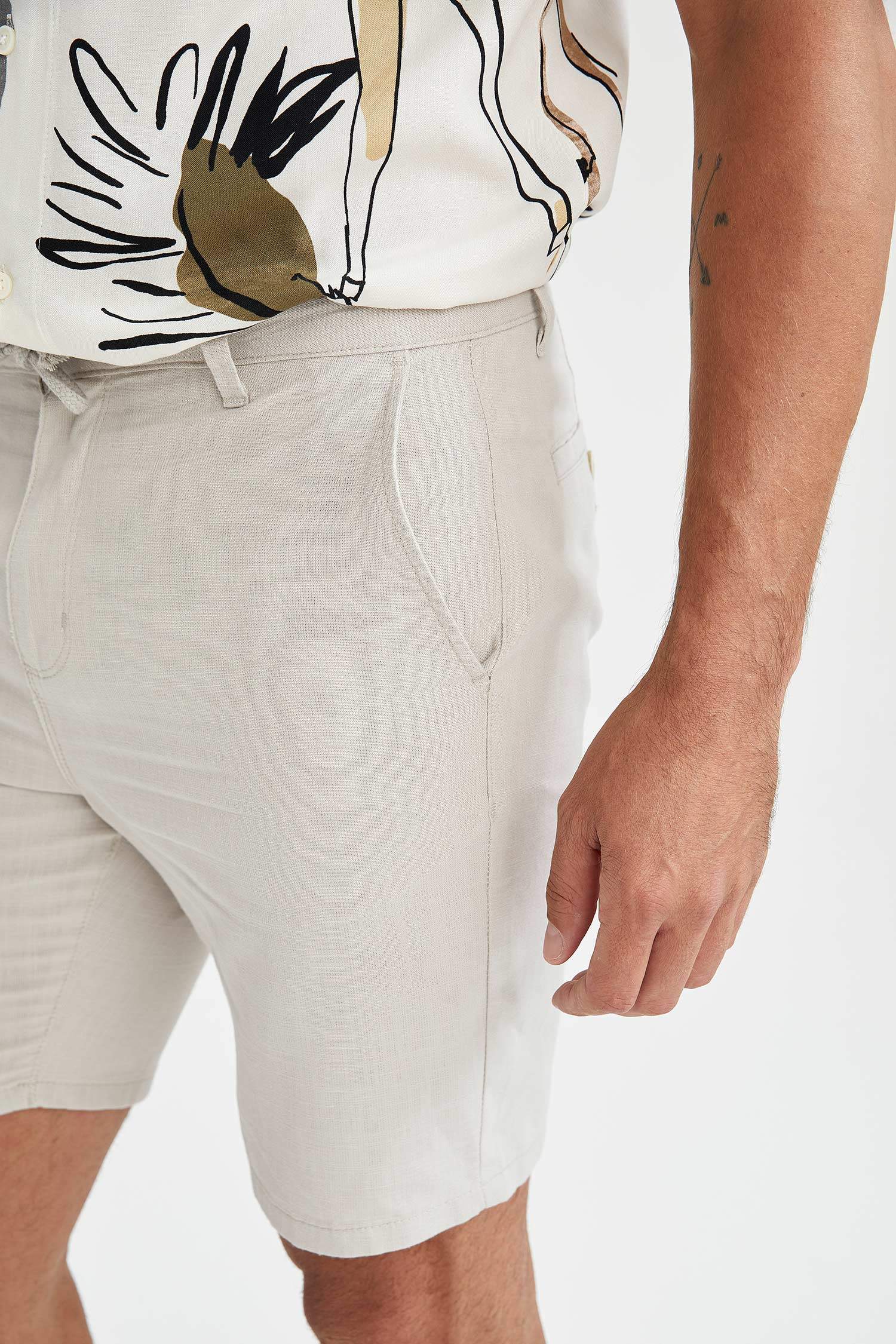 Regular Fit Beli Bağcıklı Bermuda Şort