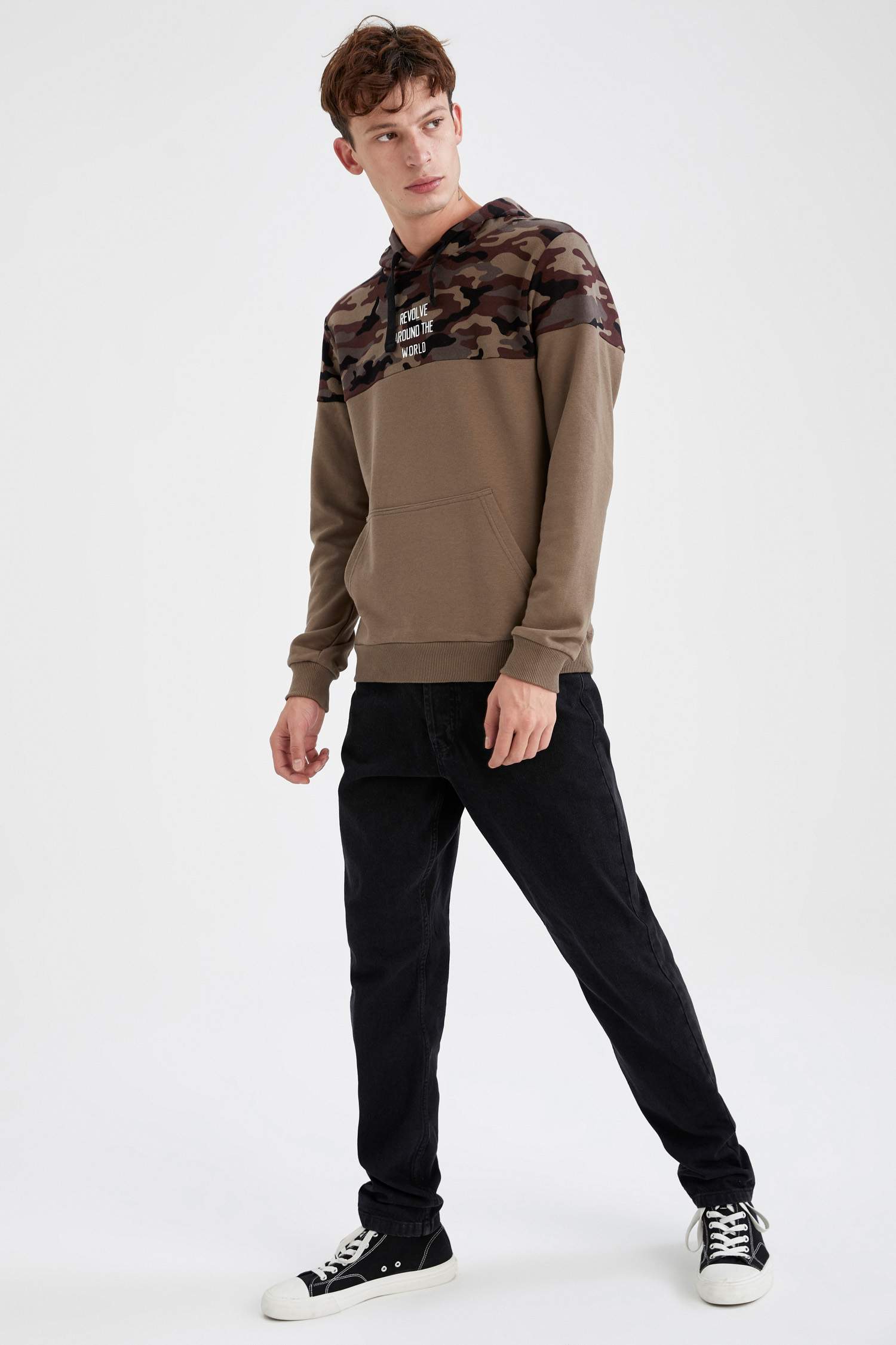 Kamuflaj Desenli Kapüşonlu Slim Fit Sweatshirt