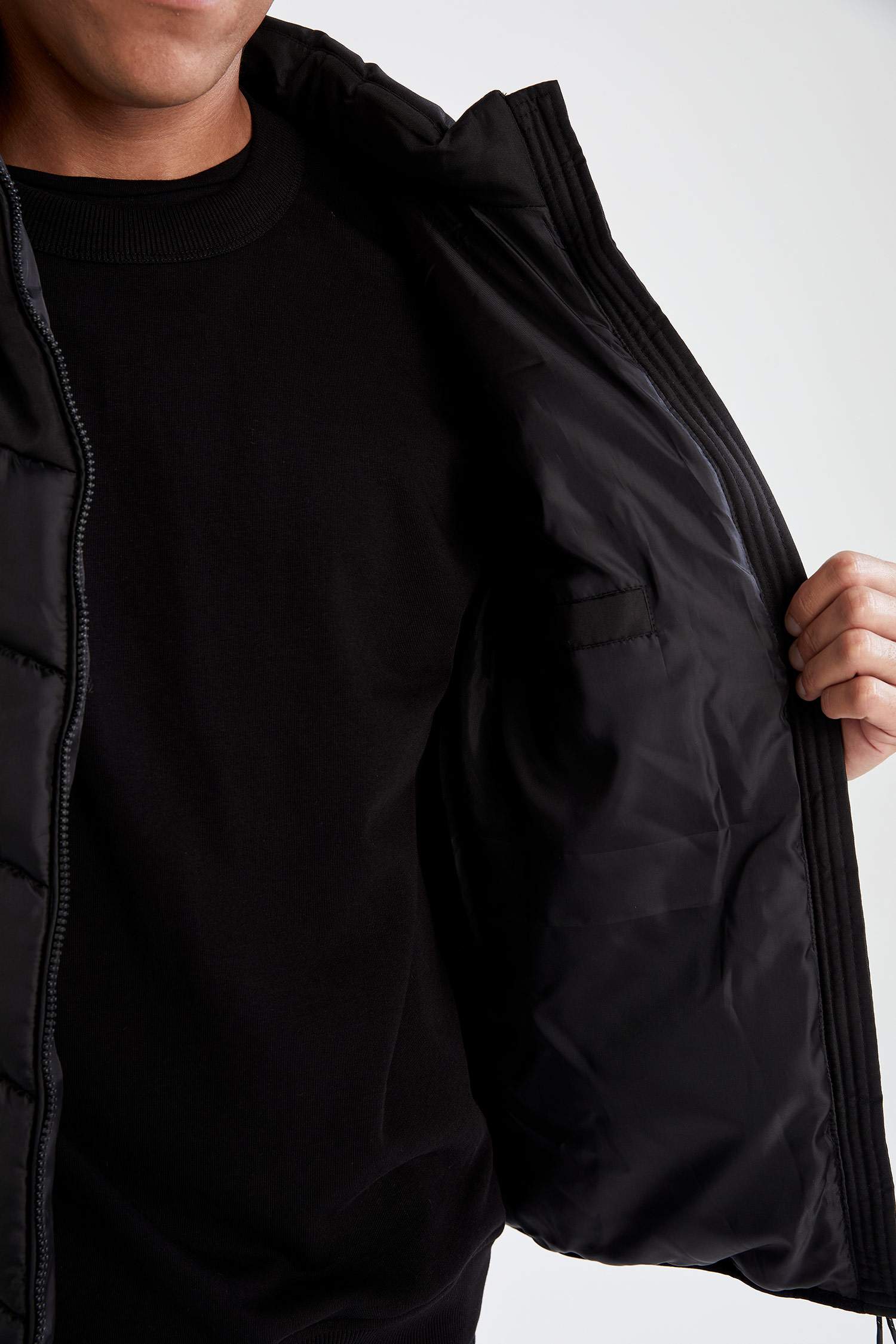 Slim Fit Kapüşonlu Şişme Yelek
