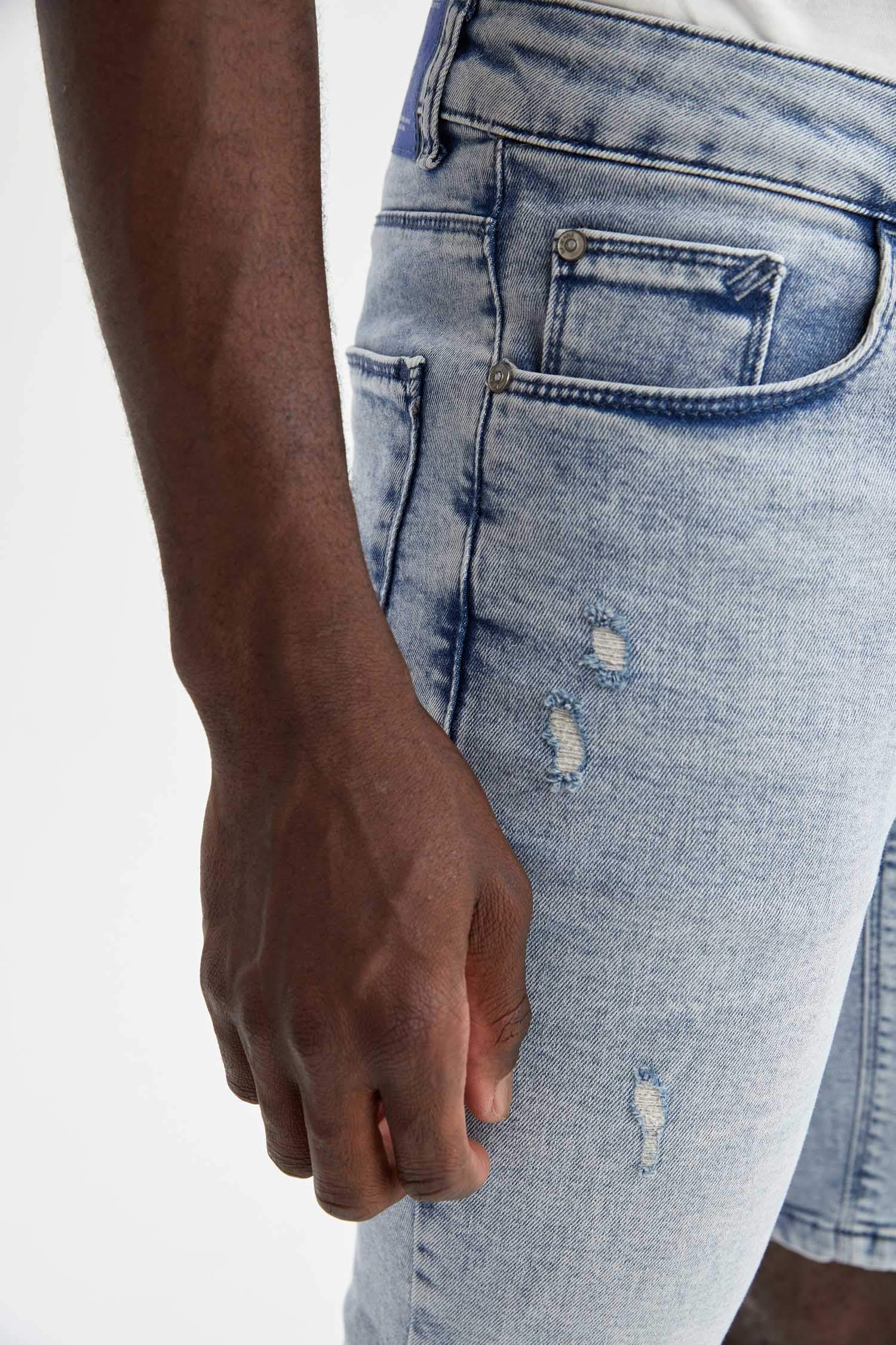 Skinny Fit Bermuda