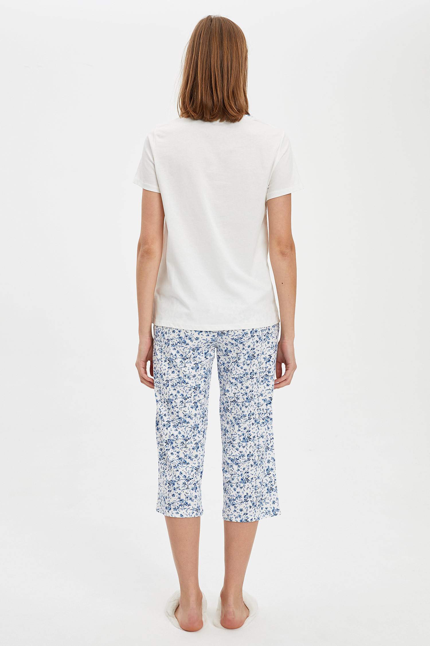 Çiçek Desenli Kısa Kollu Pijama Takımı
