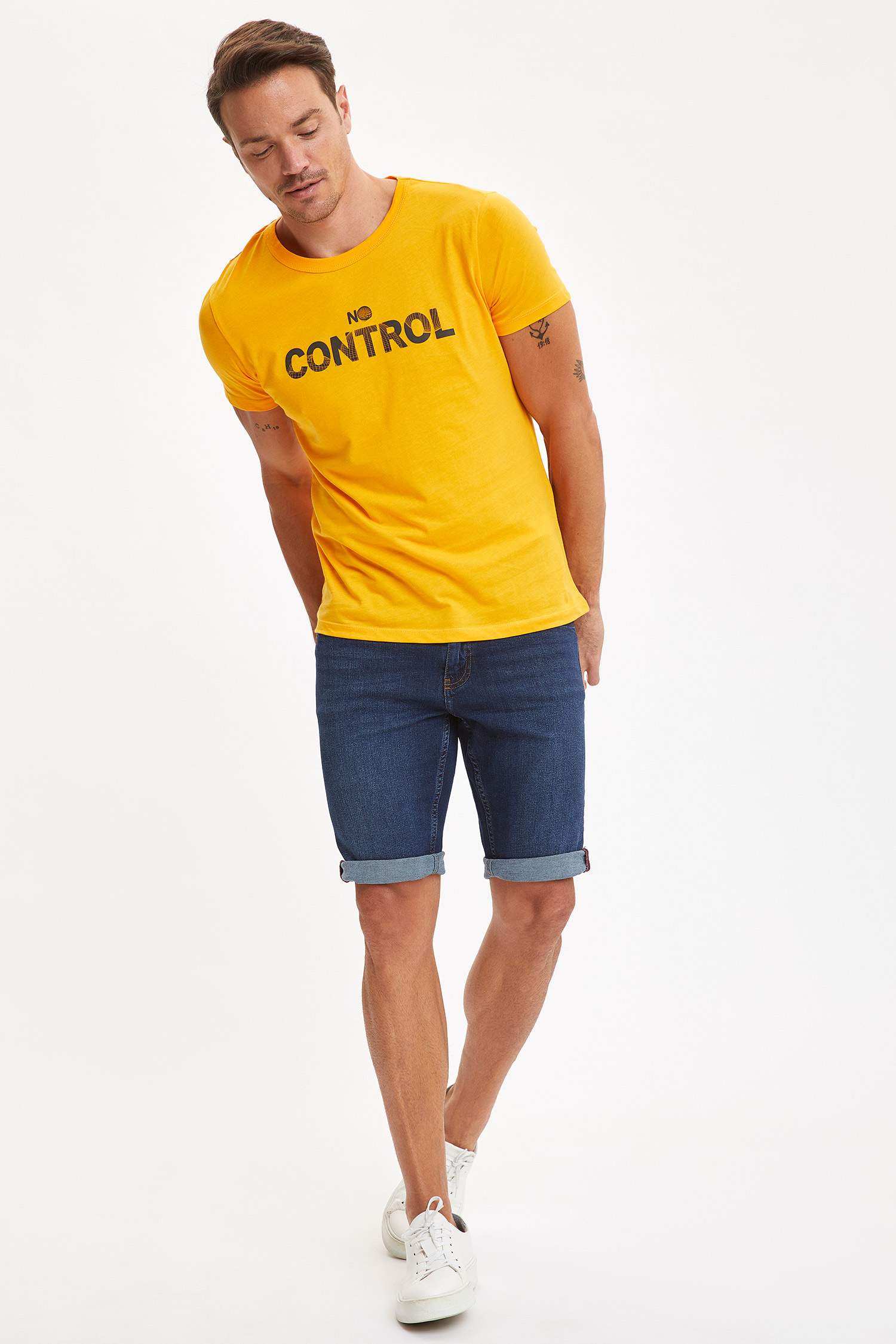 Kısa Kollu Tişört Slim Fit Bisiklet Yaka