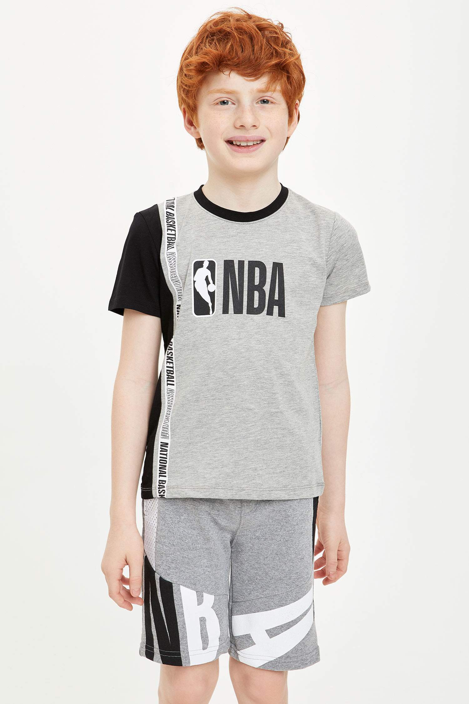 Erkek Çocuk NBA Lisanslı Bisiklet Yaka Cepsiz Tekli Uzun Kollu Kısa Kollu Tişört