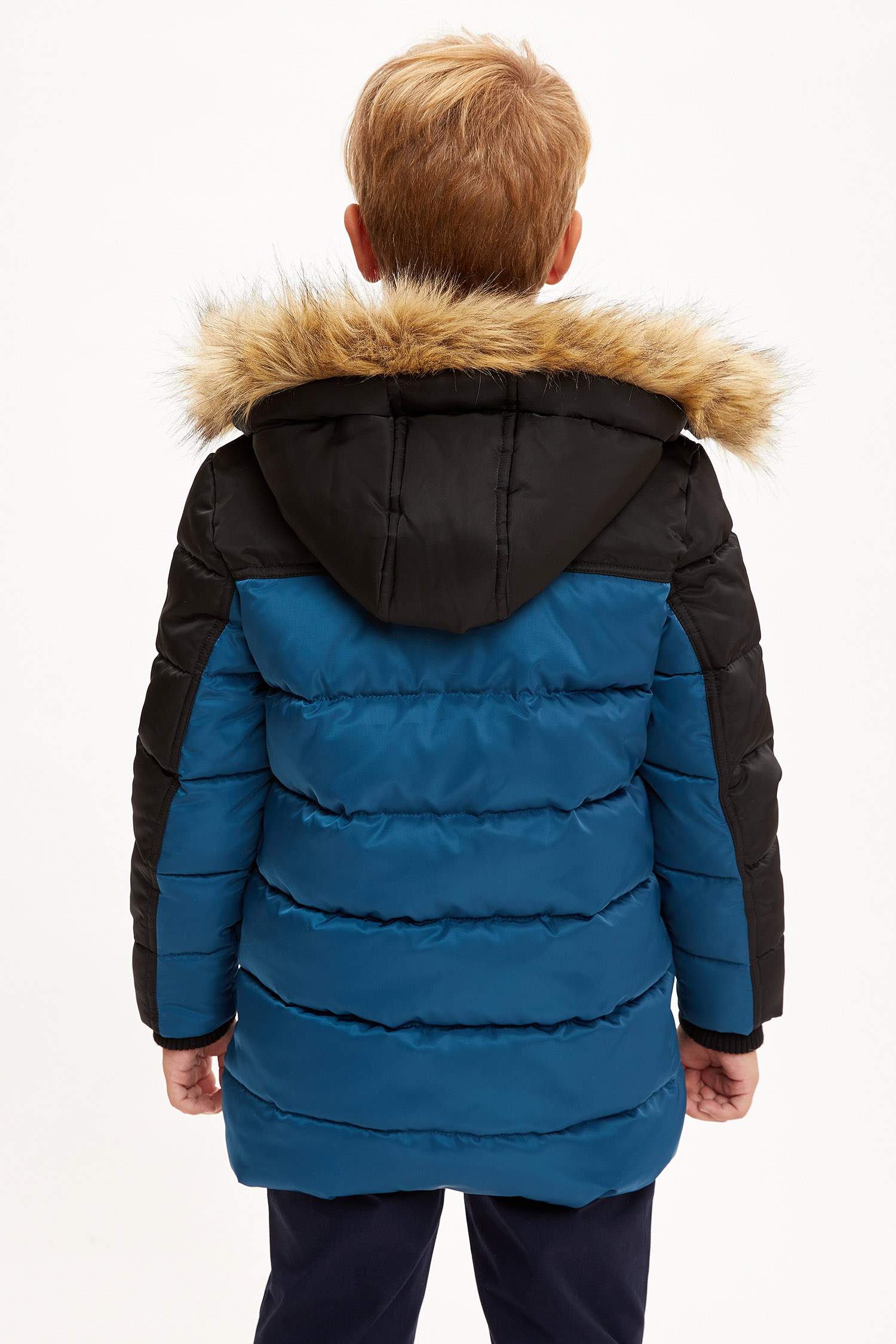 Erkek Çocuk Peluş Kürk Detaylı Kapüşonlu Parka