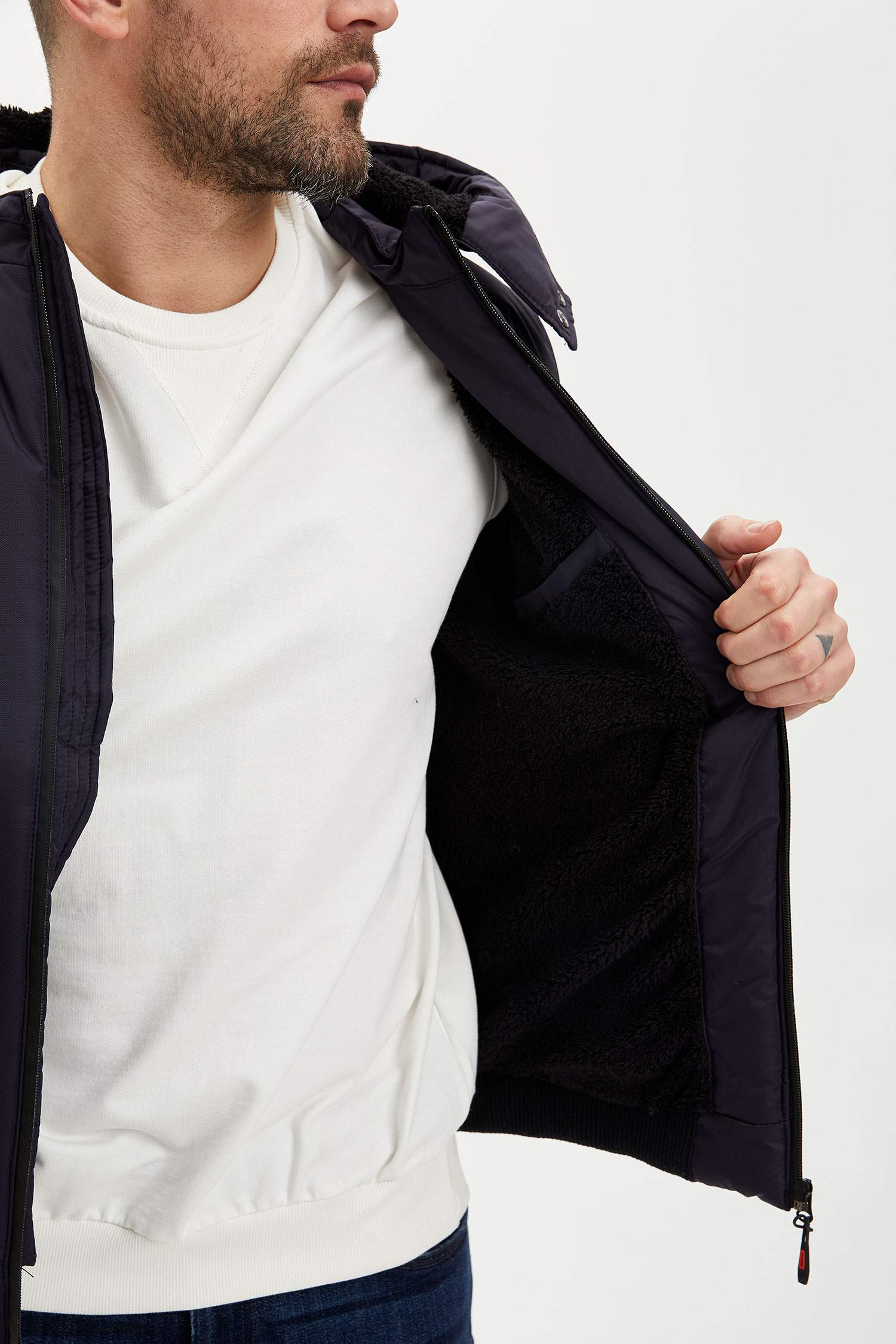Slim Fit Kapüşonlu İçi Polar Reflektör Detaylı Kalın Mont
