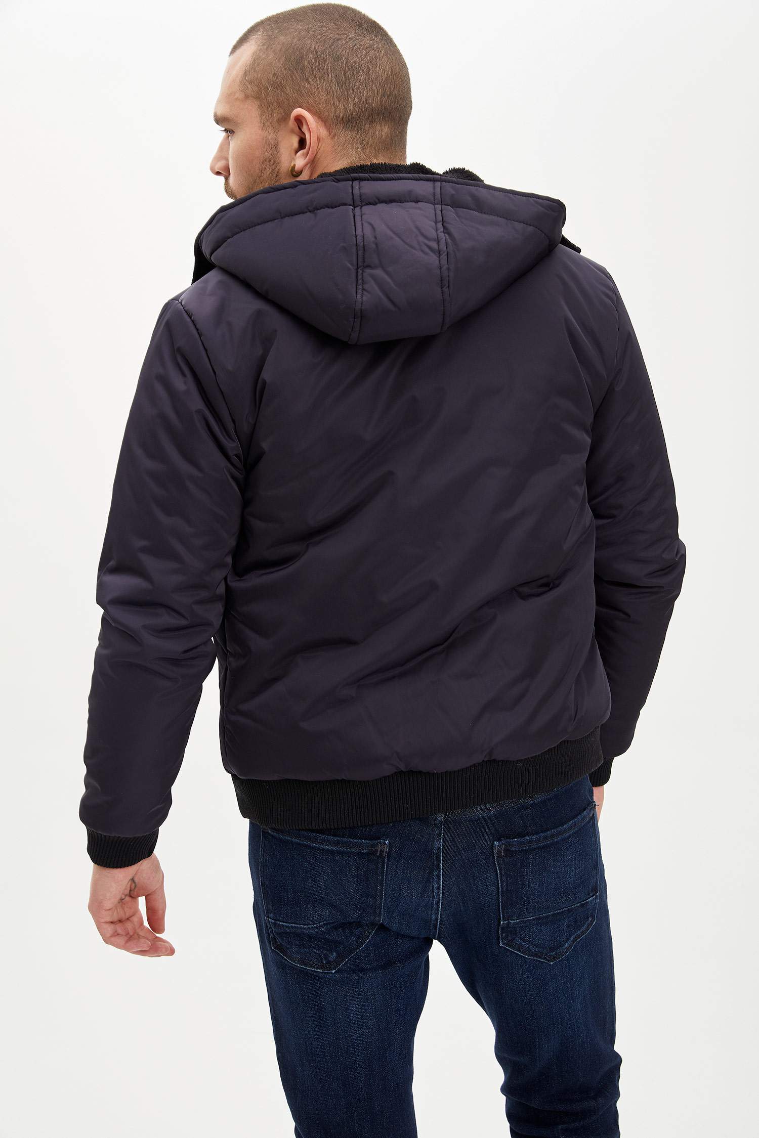 Slim Fit Kapüşonlu İçi Polar Reflektör Detaylı Kalın Mont