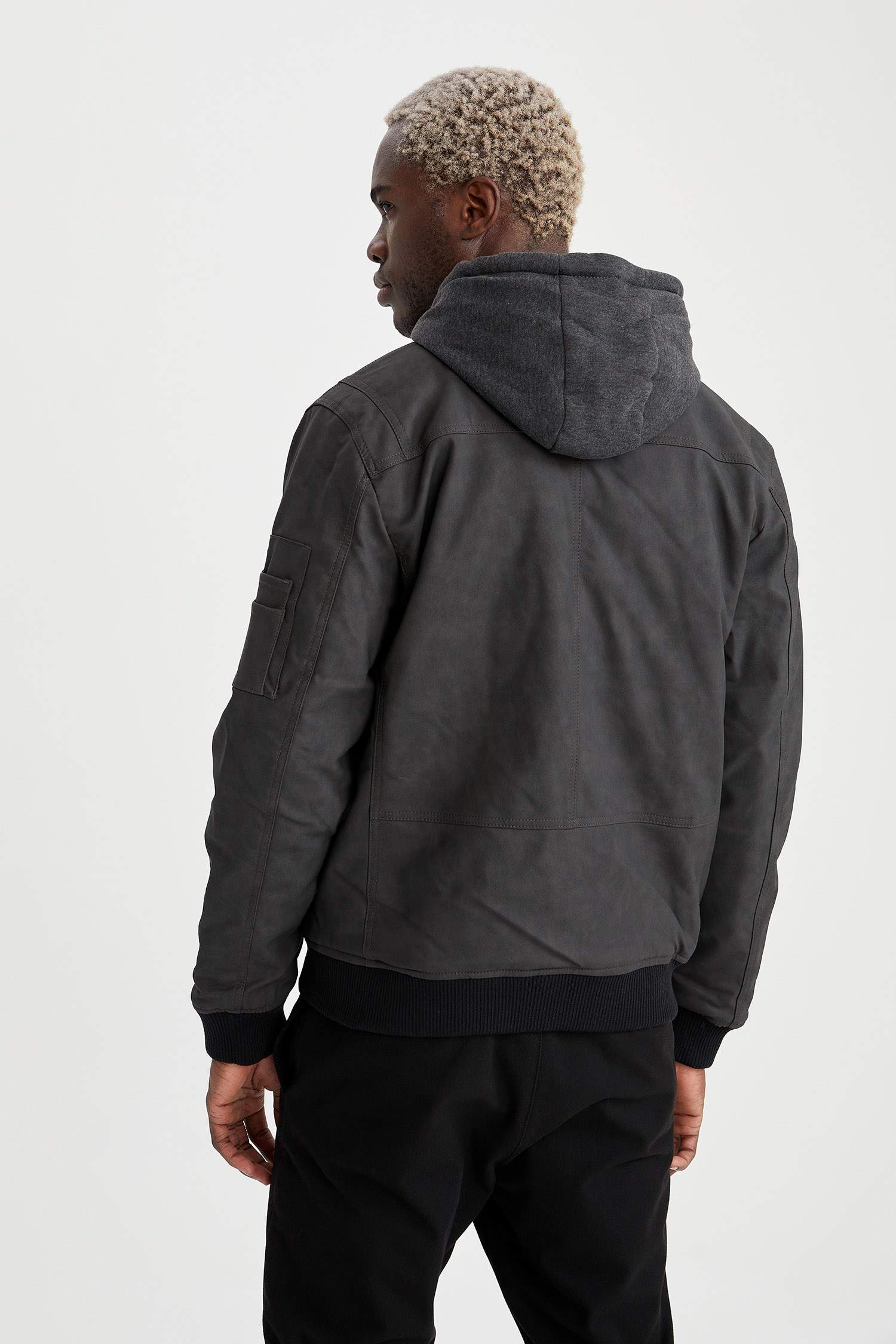 Slim Fit Kapüşonlu Mont