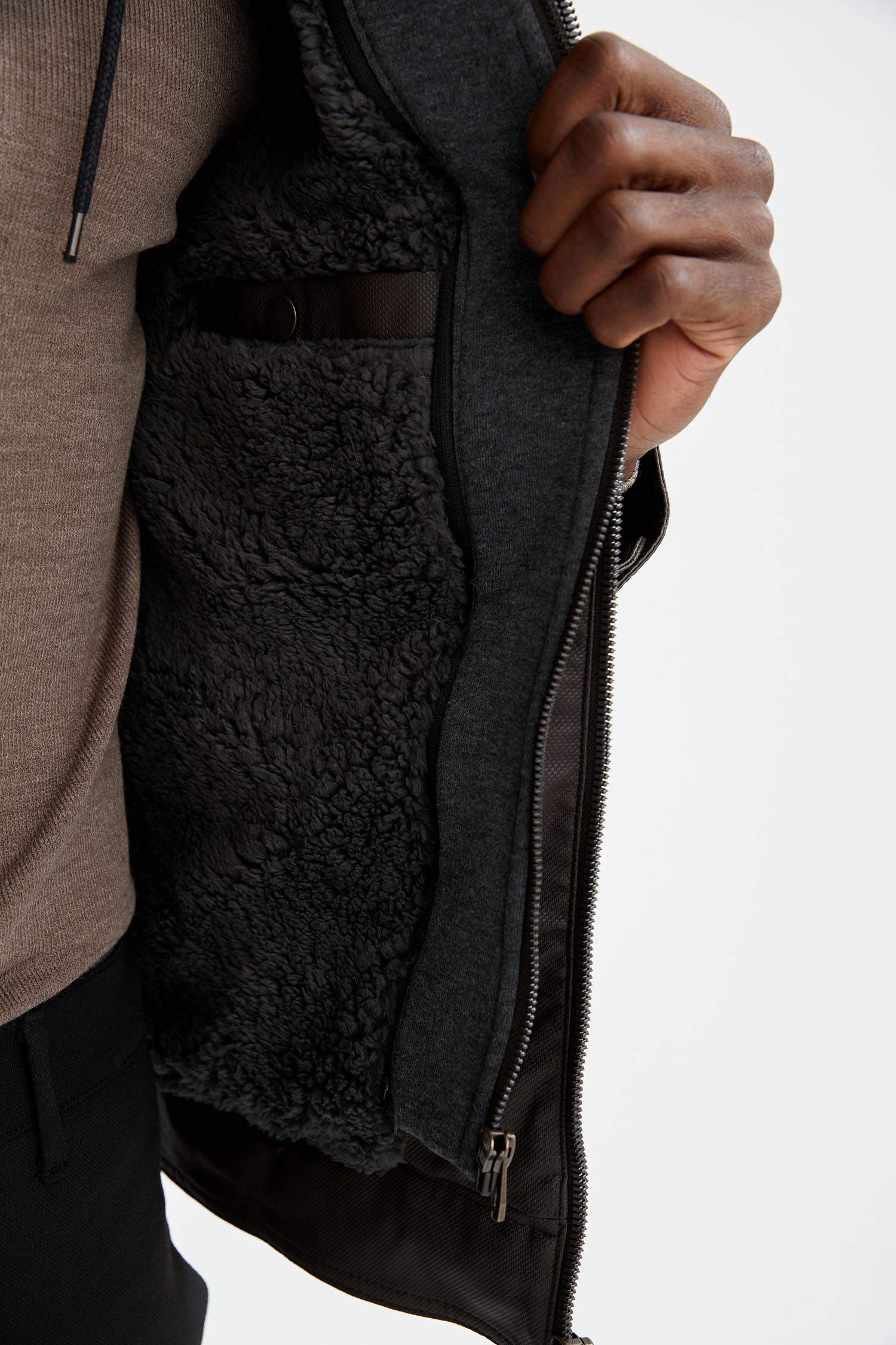 Slim Fit Kapüşonlu İçi Yumuşak Tüylü Suni Deri Mont
