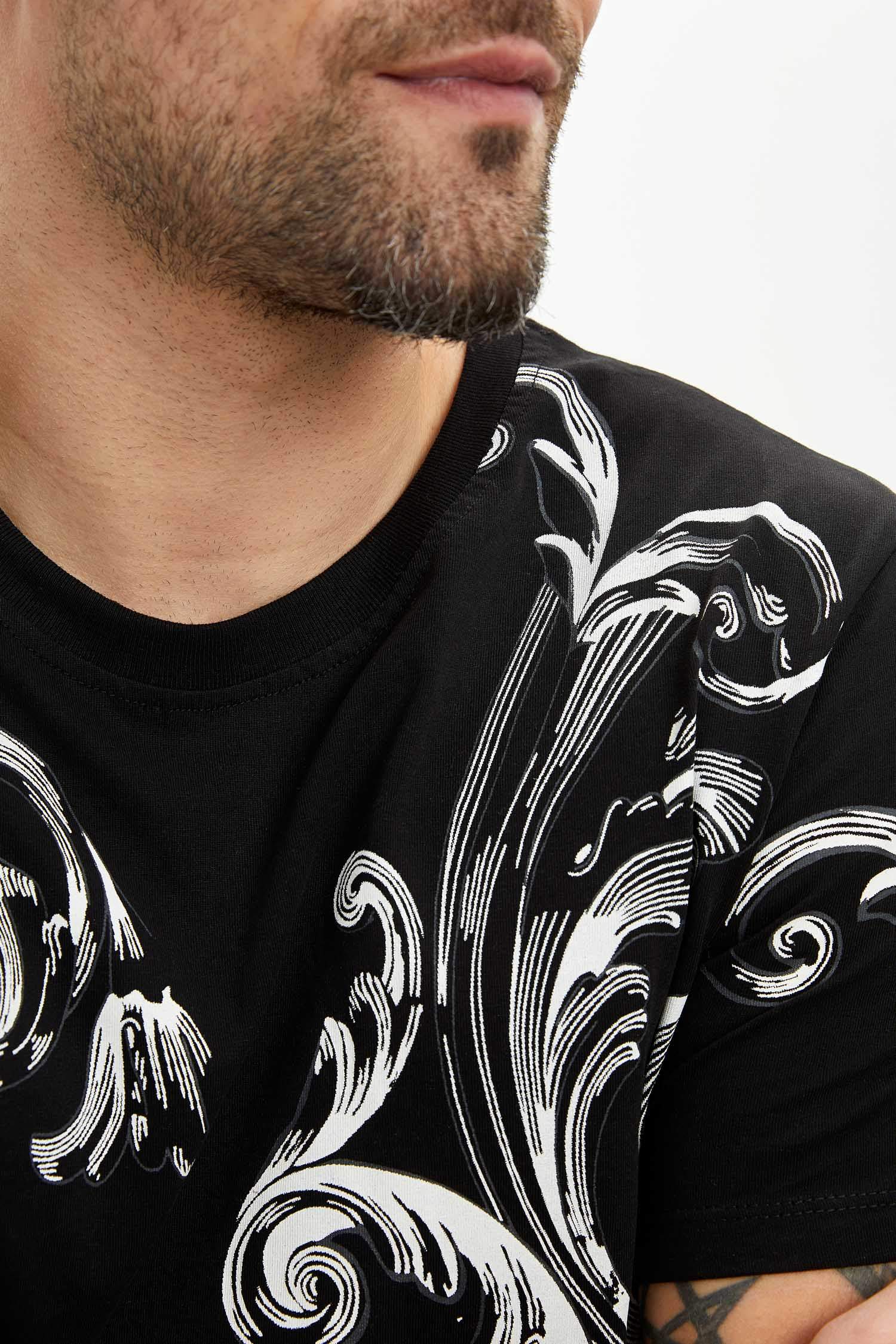 Desenli Bisiklet Yaka Slim Fit T-shirt