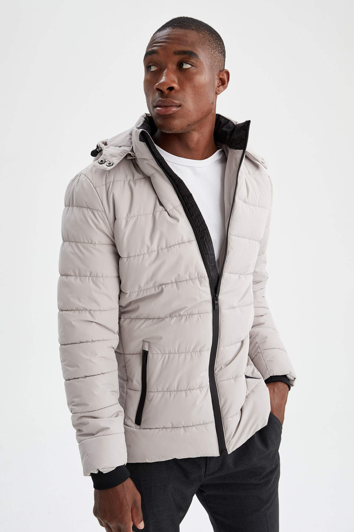 Kapüşonlu Slim Fit Şişme Mont