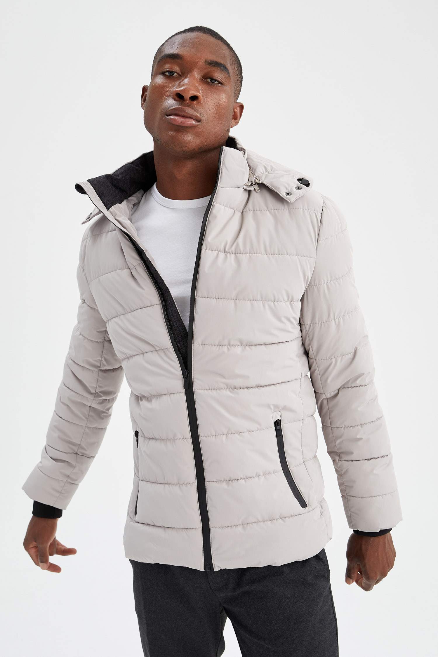 Kapüşonlu Slim Fit Şişme Mont