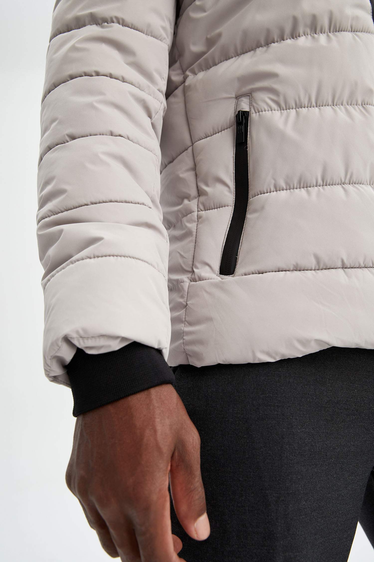 Kapüşonlu Slim Fit Şişme Mont