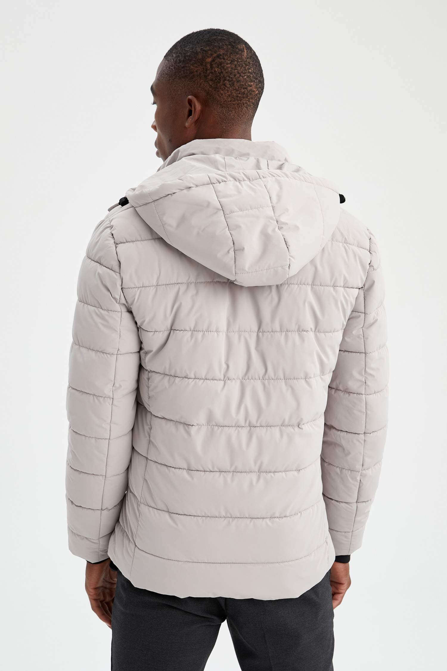 Kapüşonlu Slim Fit Şişme Mont