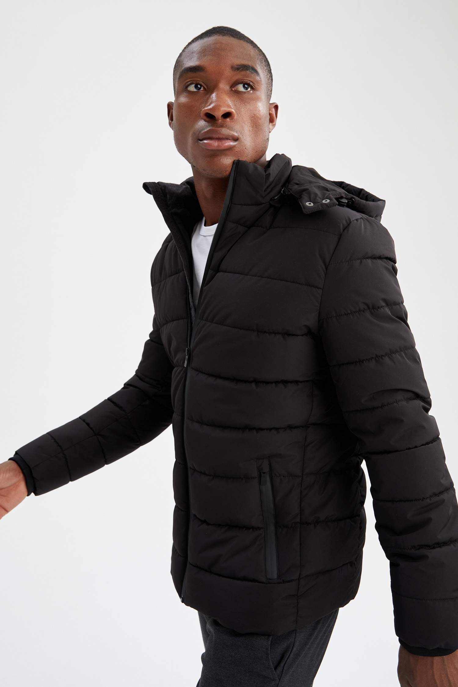 Kapüşonlu Slim Fit Şişme Mont