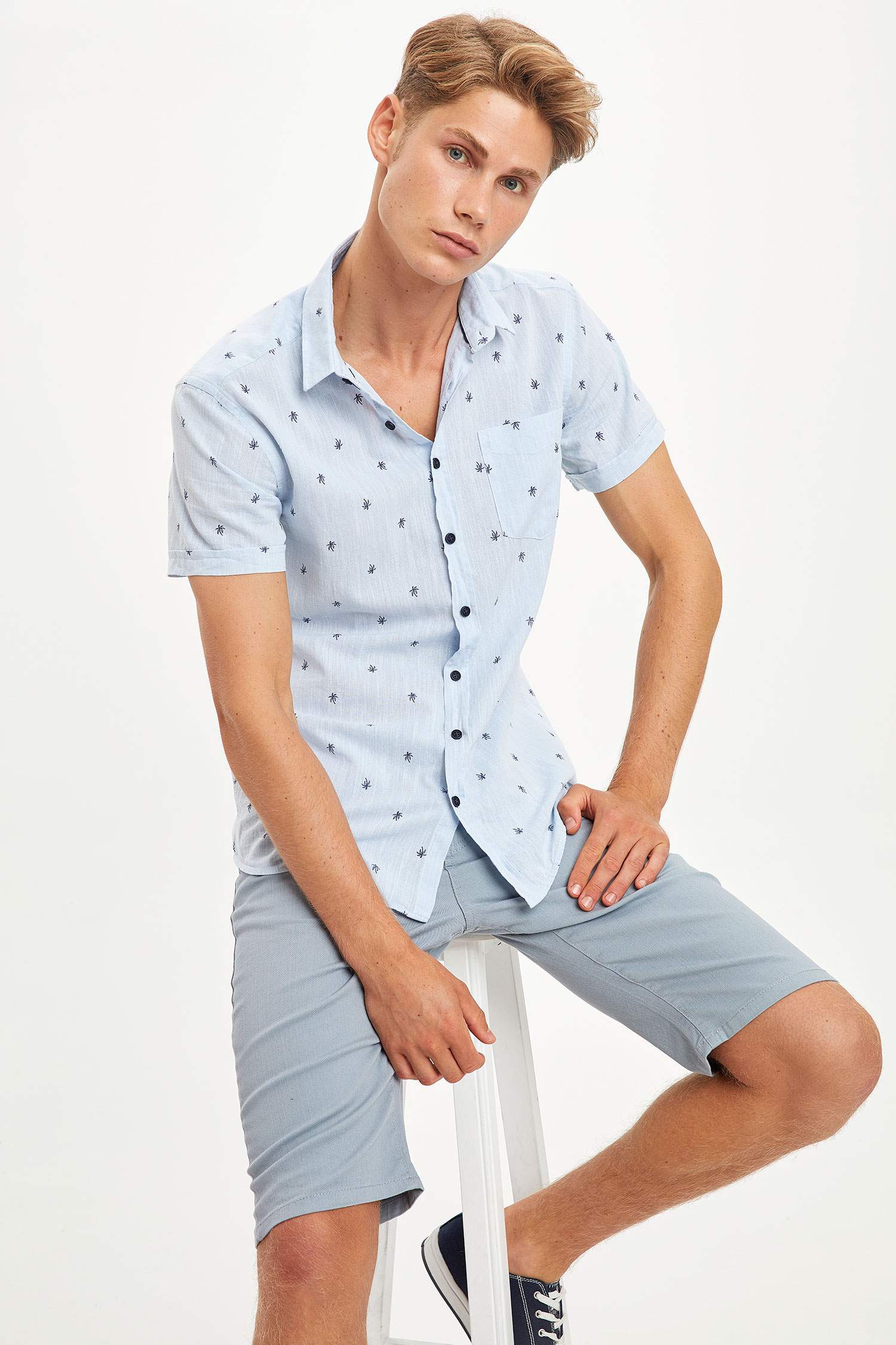 Slim Fit Desenli Kısa Kollu Gömlek