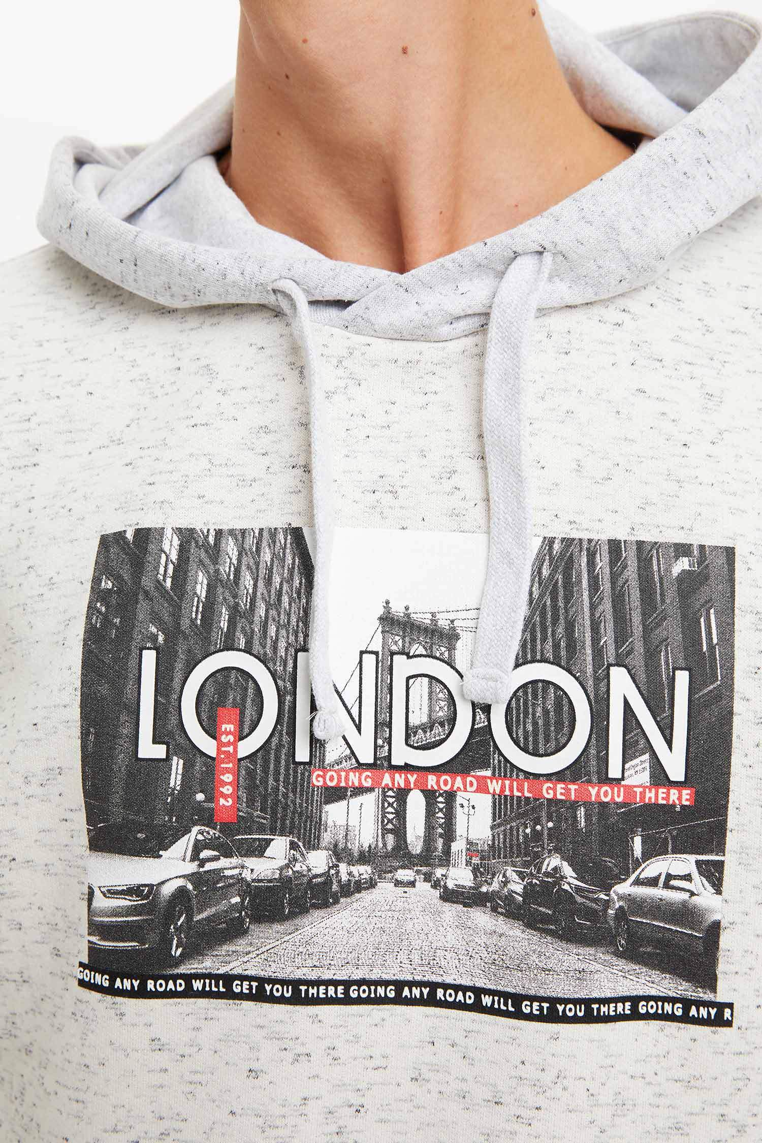 Slim Fit Kanguru Cepli Şehir Desenli Uzun Kollu İçi Yumuşak Tüylü Sweatshirt