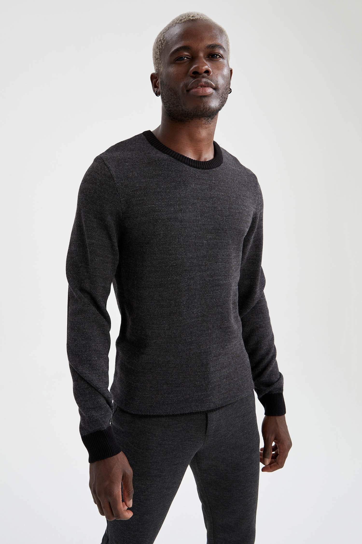 Slim Fit Bisiklet Yaka Yamalı Kol Detaylı Triko Kazak
