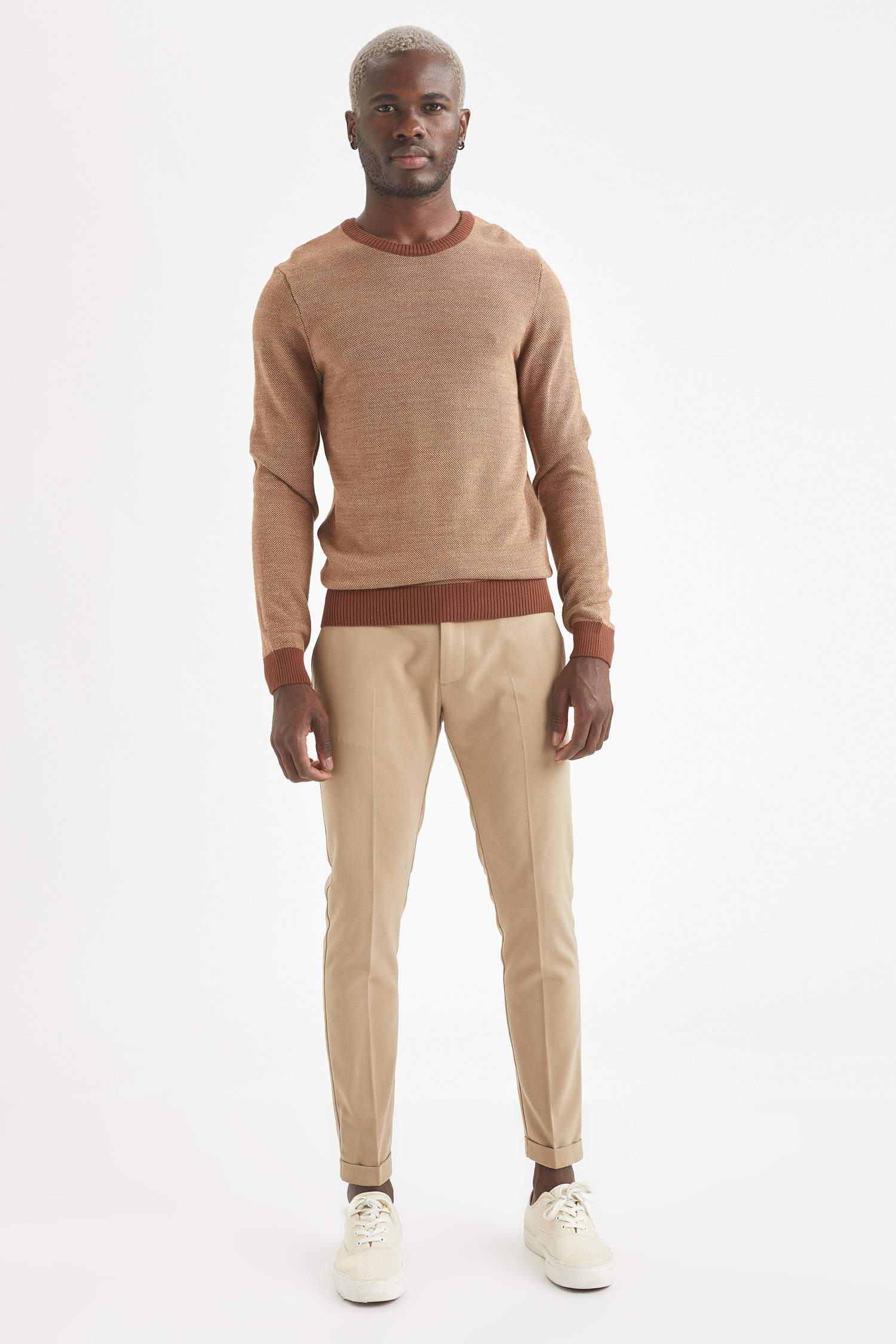 Slim Fit Bisiklet Yaka Yamalı Kol Detaylı Triko Kazak