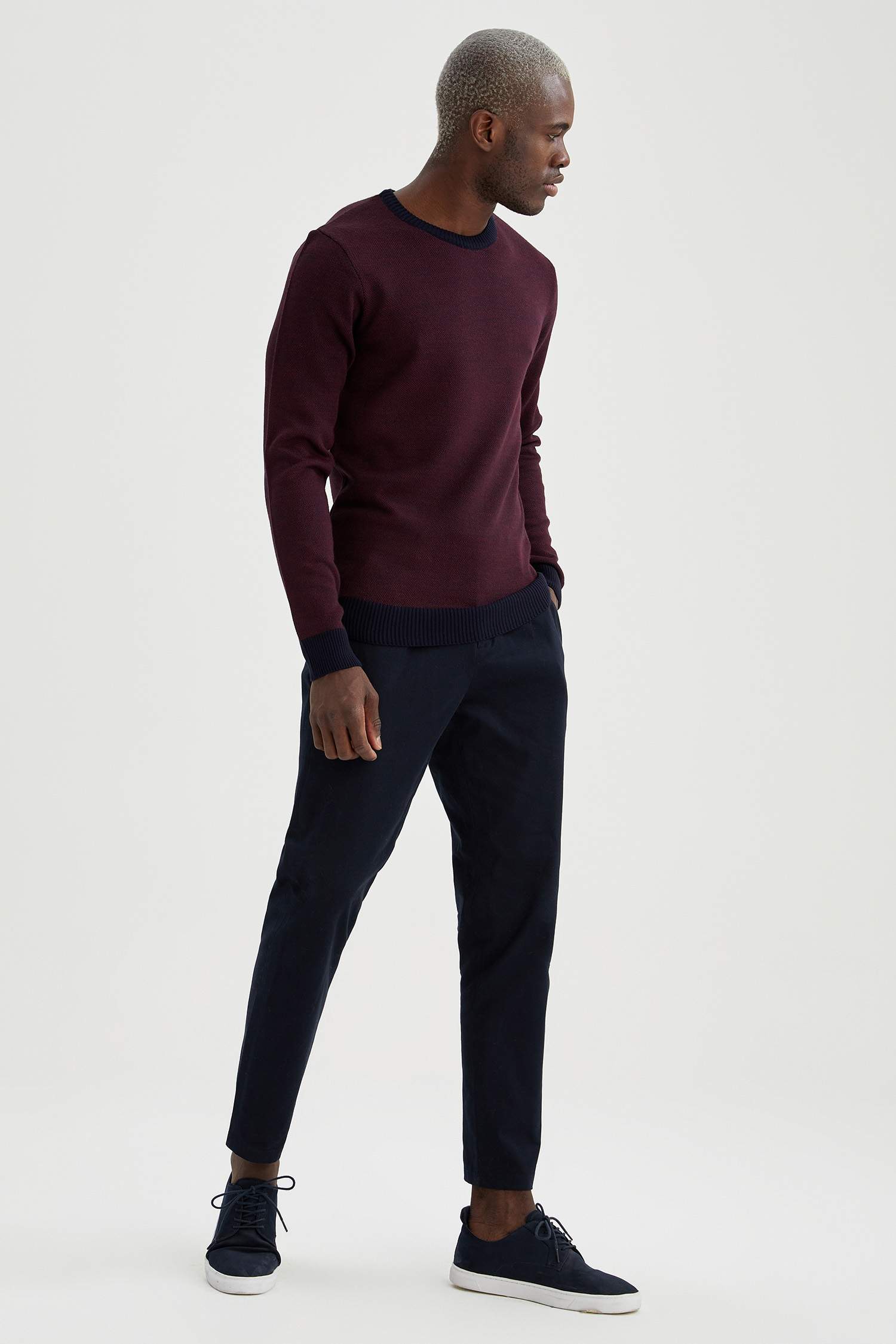 Slim Fit Bisiklet Yaka Yamalı Kol Detaylı Triko Kazak