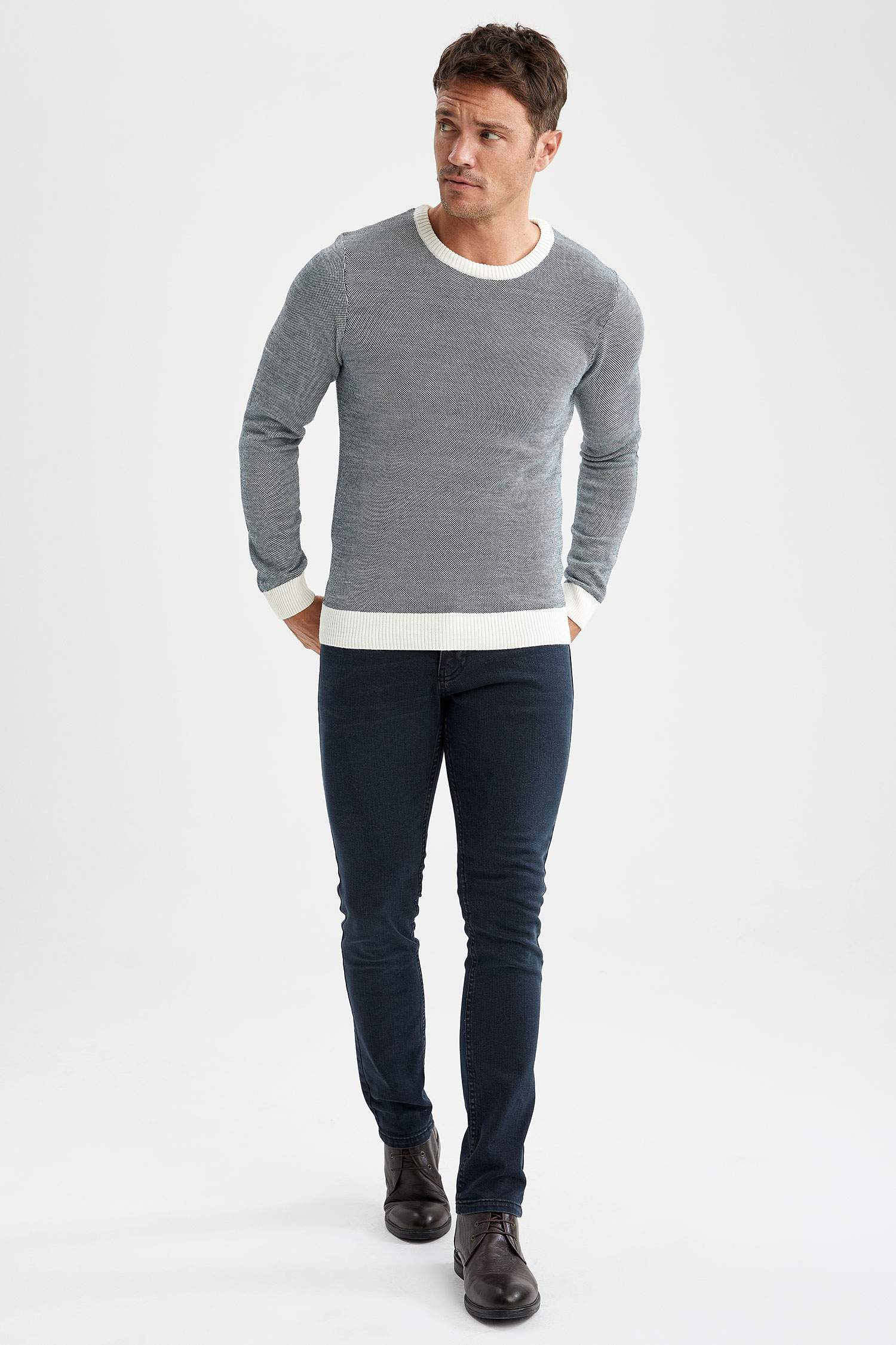Slim Fit Bisiklet Yaka Yamalı Kol Detaylı Triko Kazak
