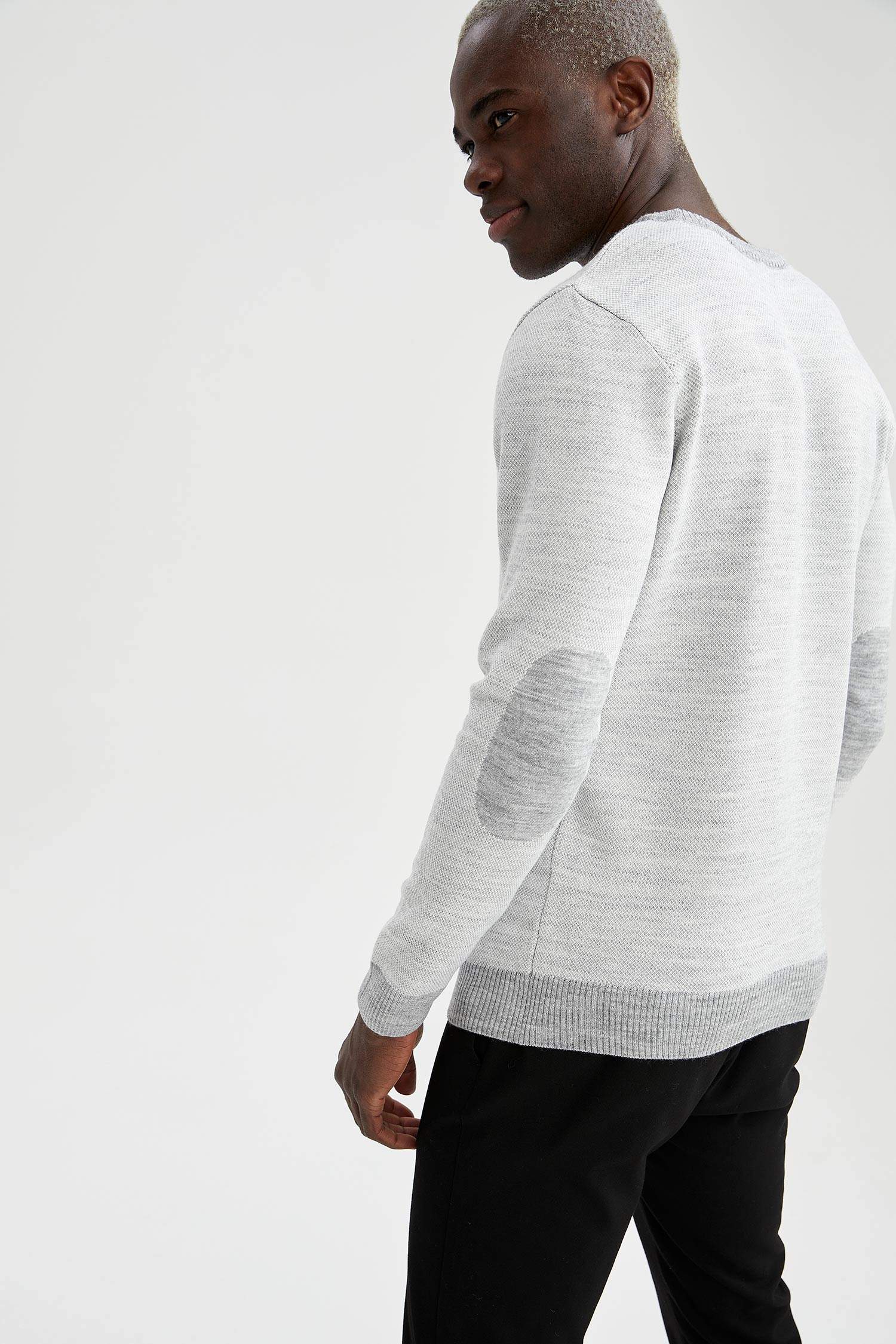Slim Fit Bisiklet Yaka Yamalı Kol Detaylı Triko Kazak