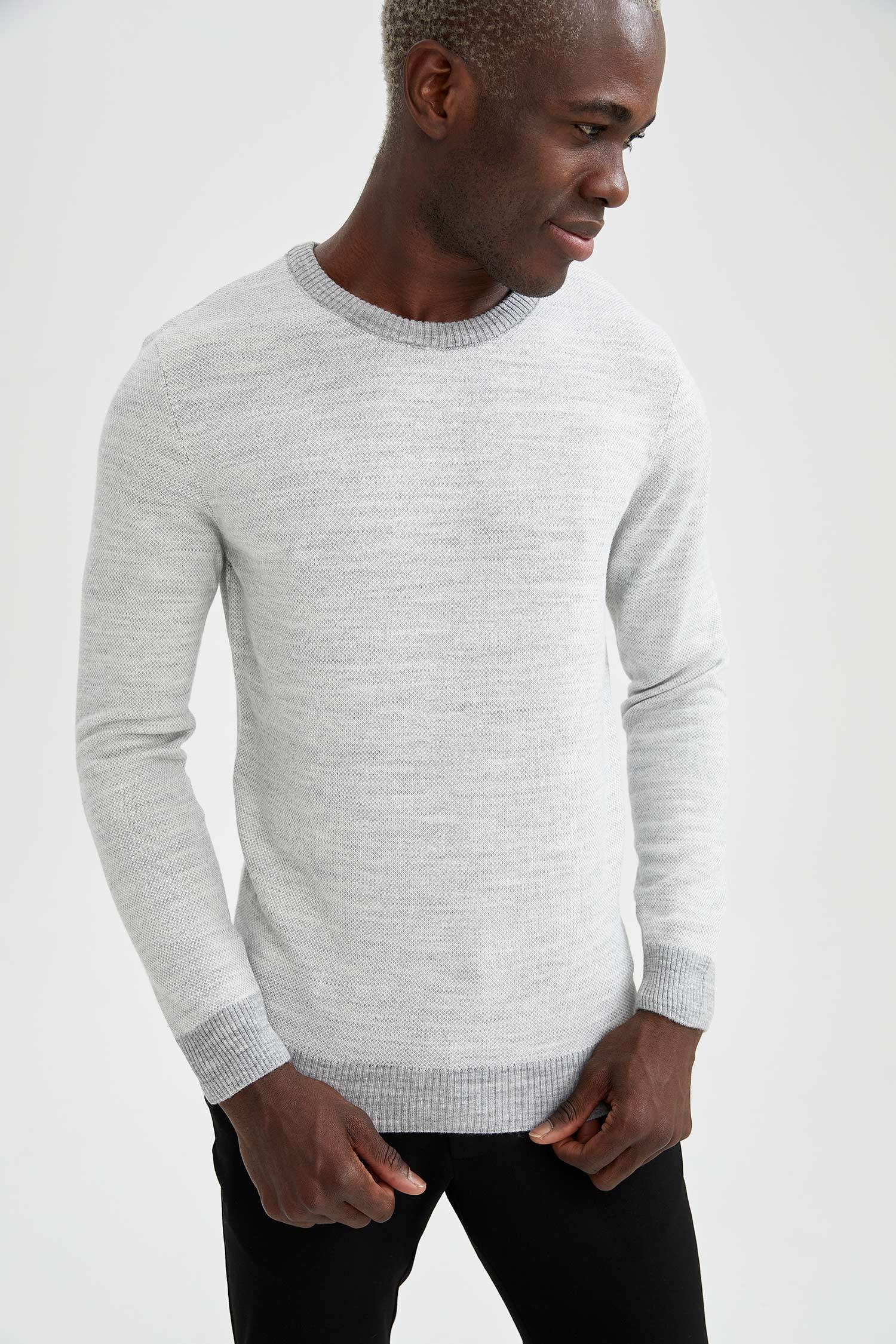 Slim Fit Bisiklet Yaka Yamalı Kol Detaylı Triko Kazak