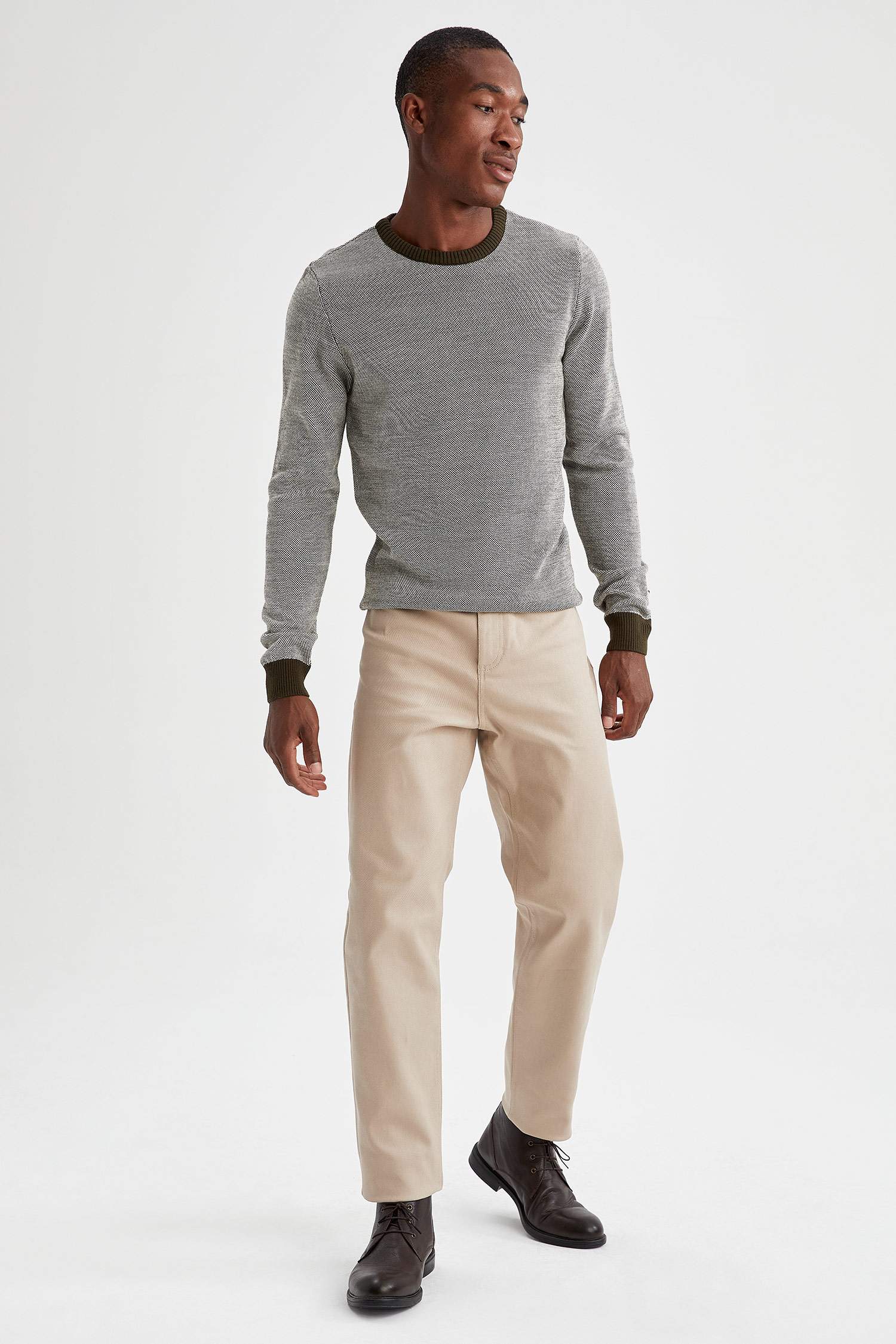Slim Fit Bisiklet Yaka Yamalı Kol Detaylı Triko Kazak