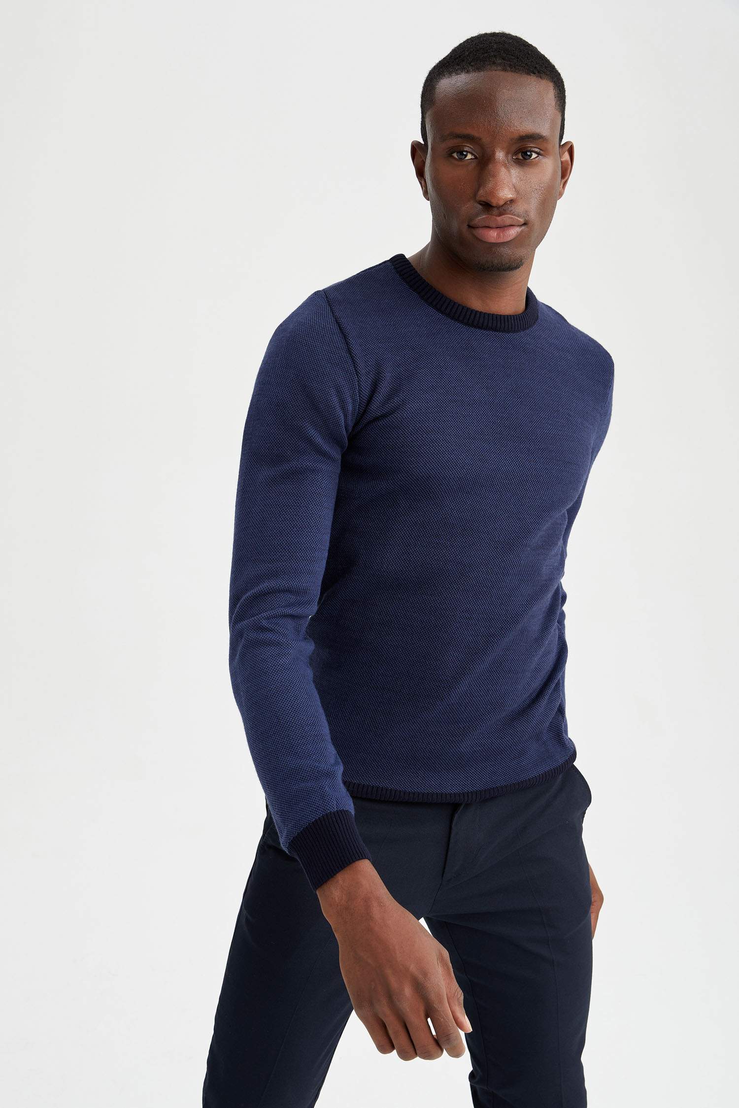 Slim Fit Bisiklet Yaka Yamalı Kol Detaylı Triko Kazak