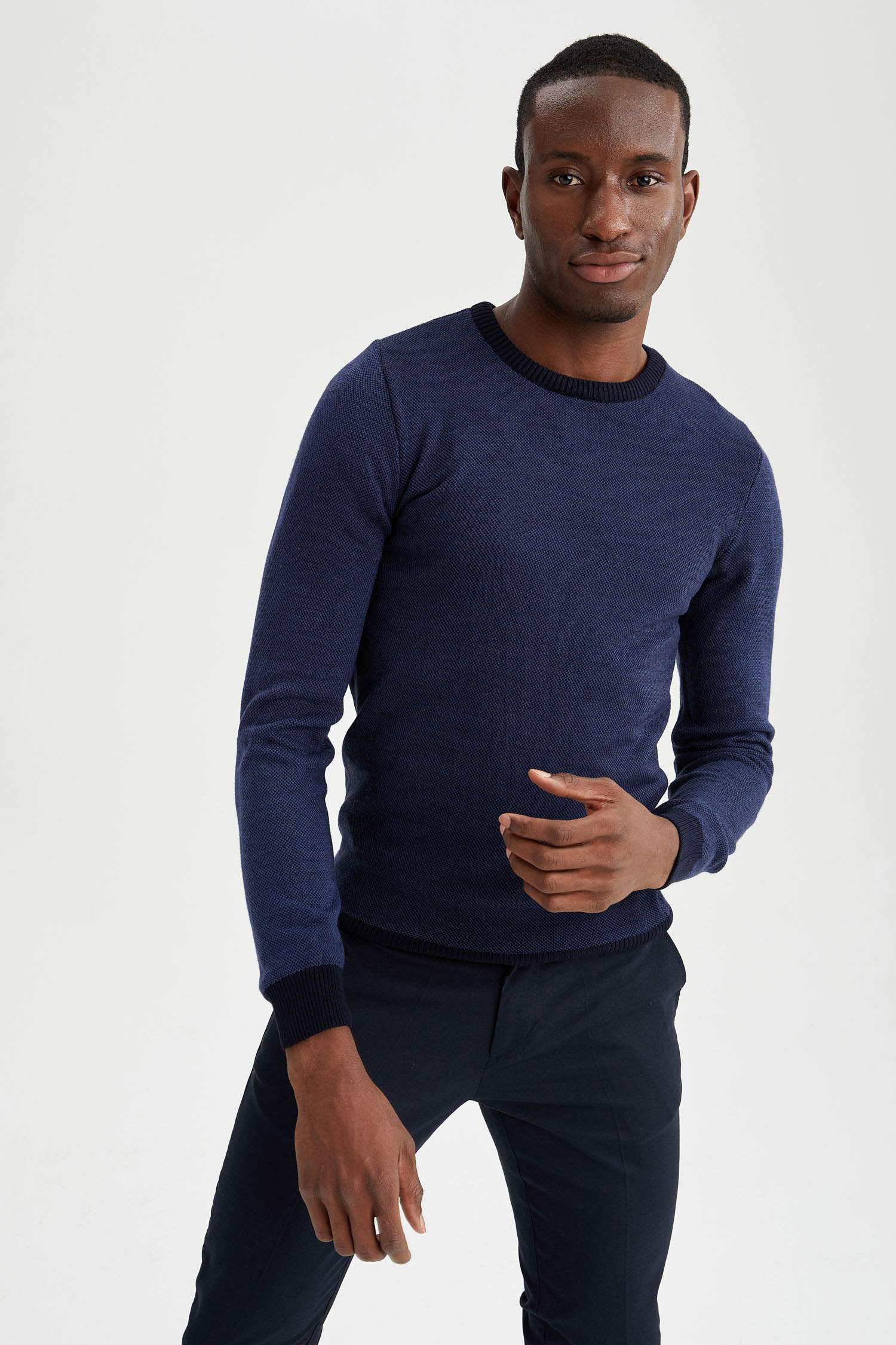 Slim Fit Bisiklet Yaka Yamalı Kol Detaylı Triko Kazak