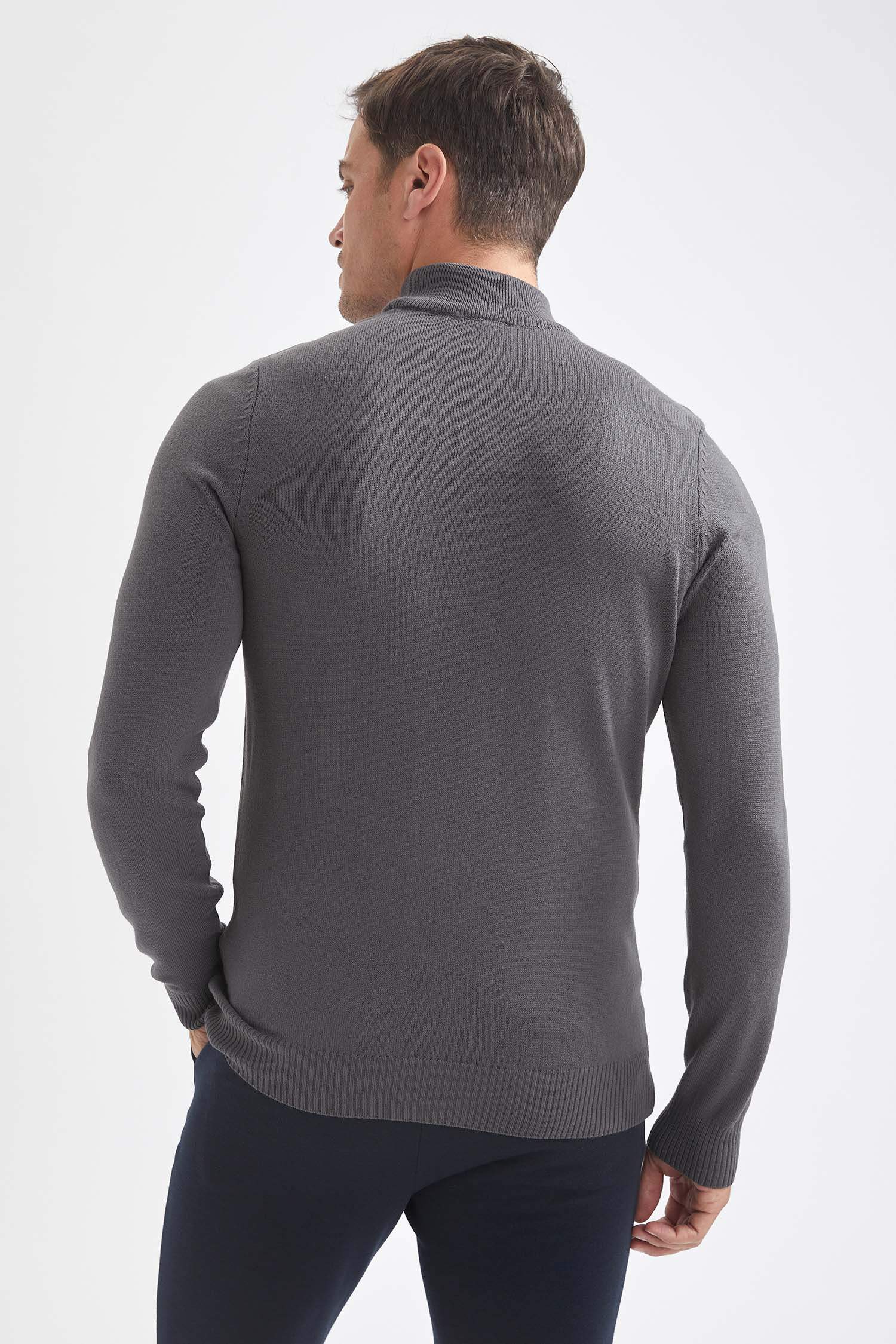 Slim Fit Balıkçı Yaka Triko Kazak