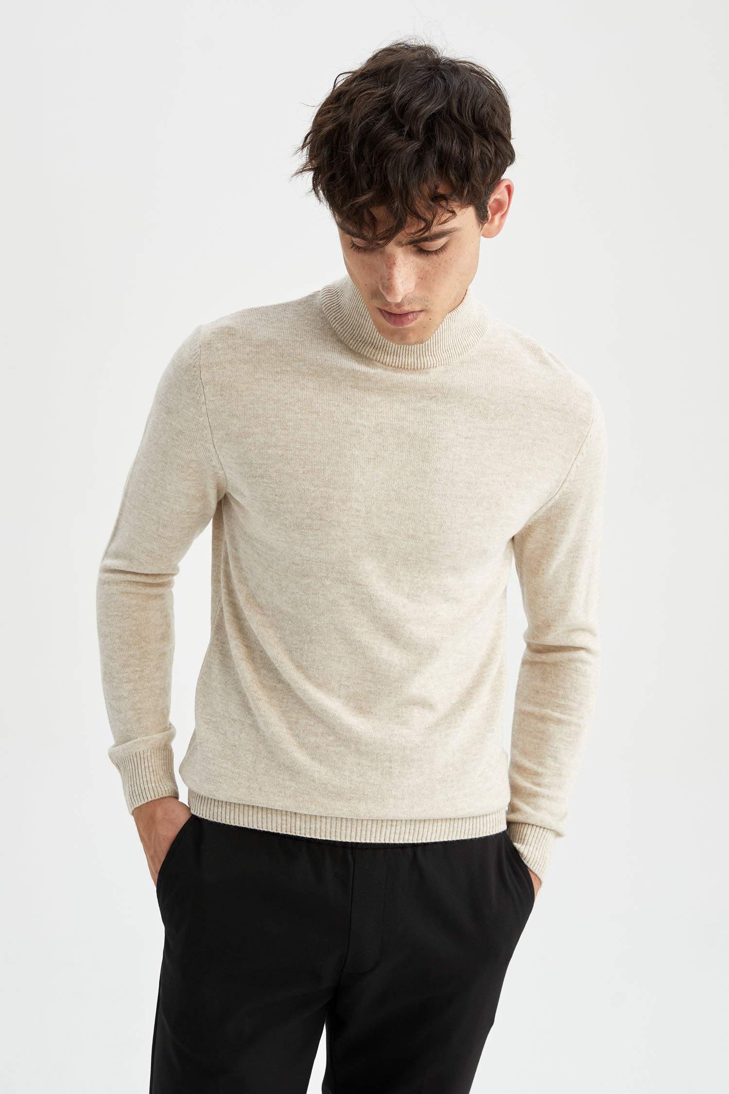 Defacto Slim Fit Yarım Balıkçı Yaka Triko Kazak. 5 Defacto Slim Fit Yarım Balıkçı Yaka Triko Kazak. 5