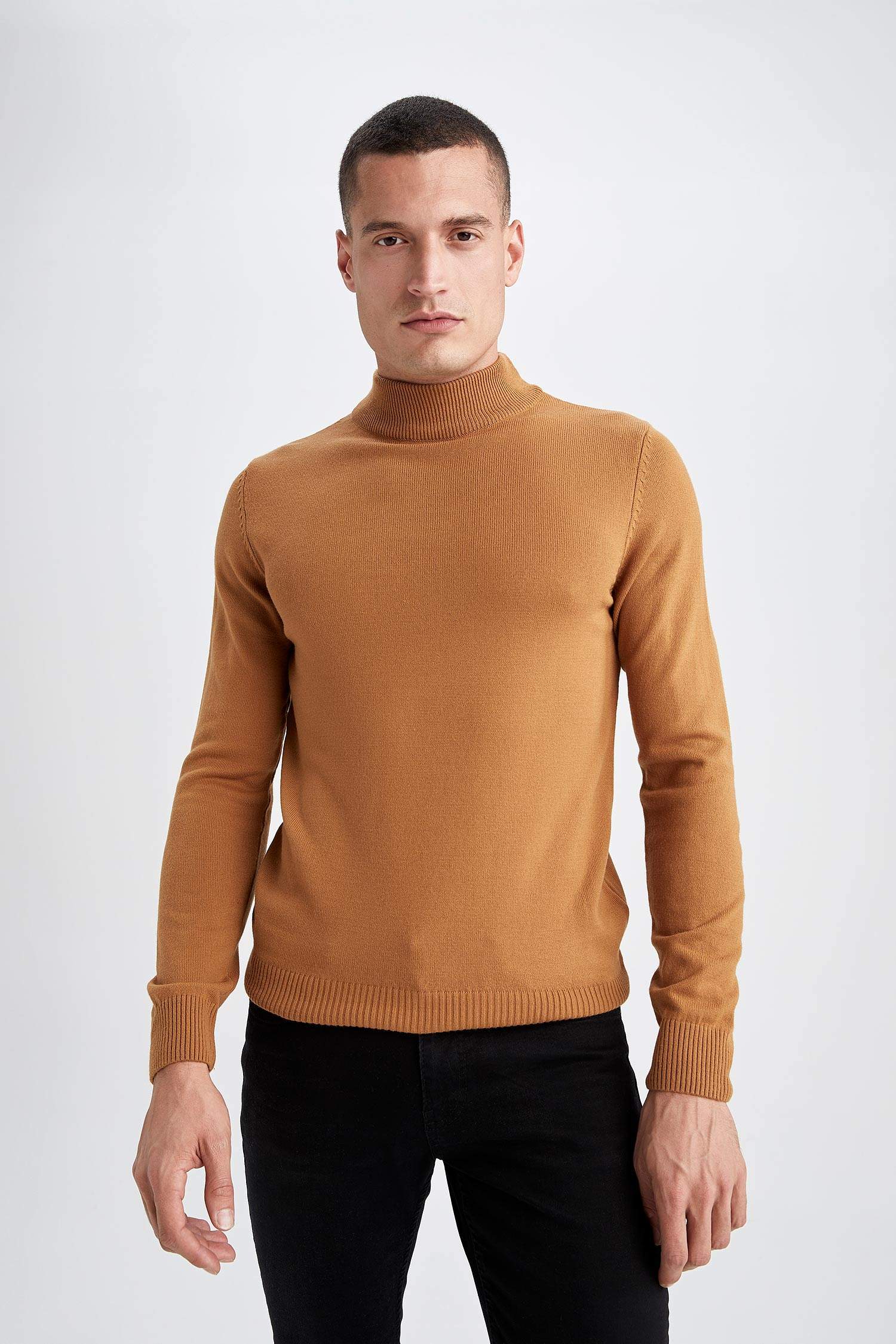 Brown MAN Slim Fit Turtleneck Pullover 2489789 DeFacto