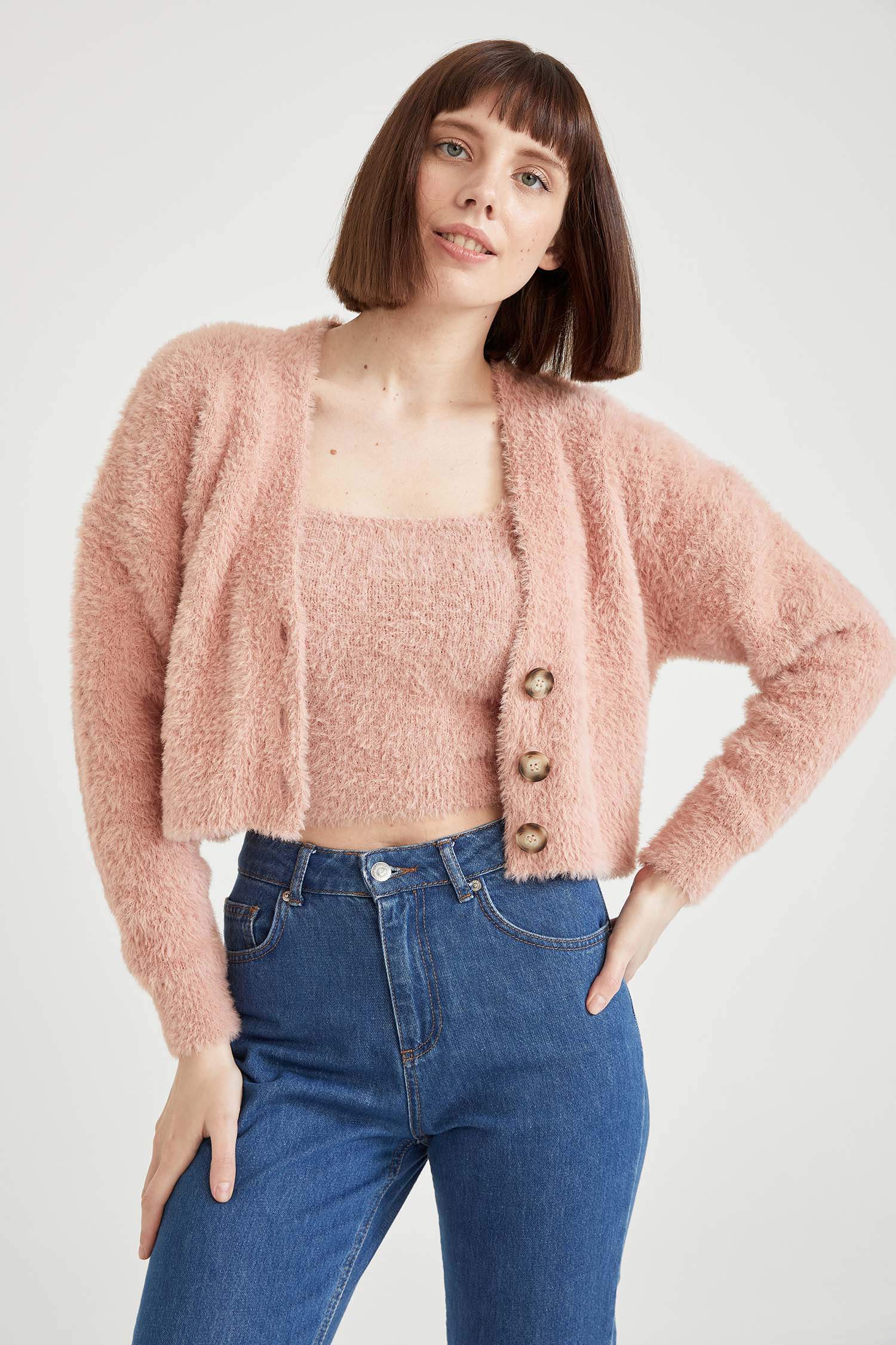 V Yaka Düğmeli Oversize Fit Crop Triko Hırka