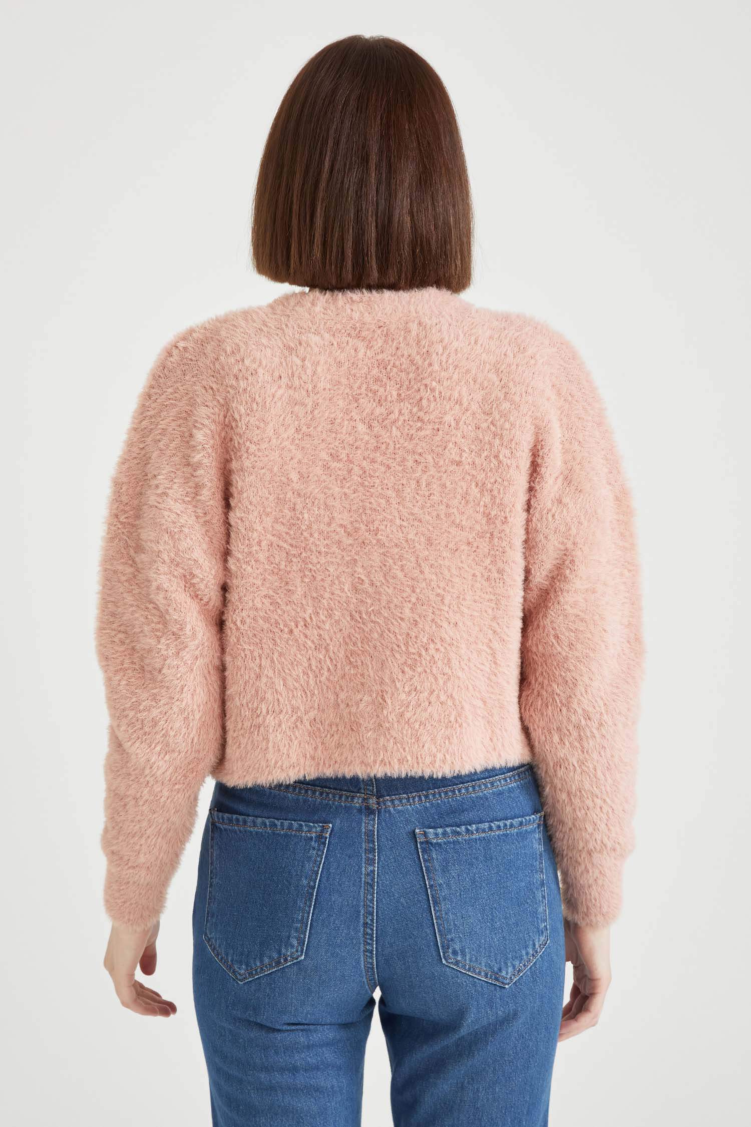 V Yaka Düğmeli Oversize Fit Crop Triko Hırka