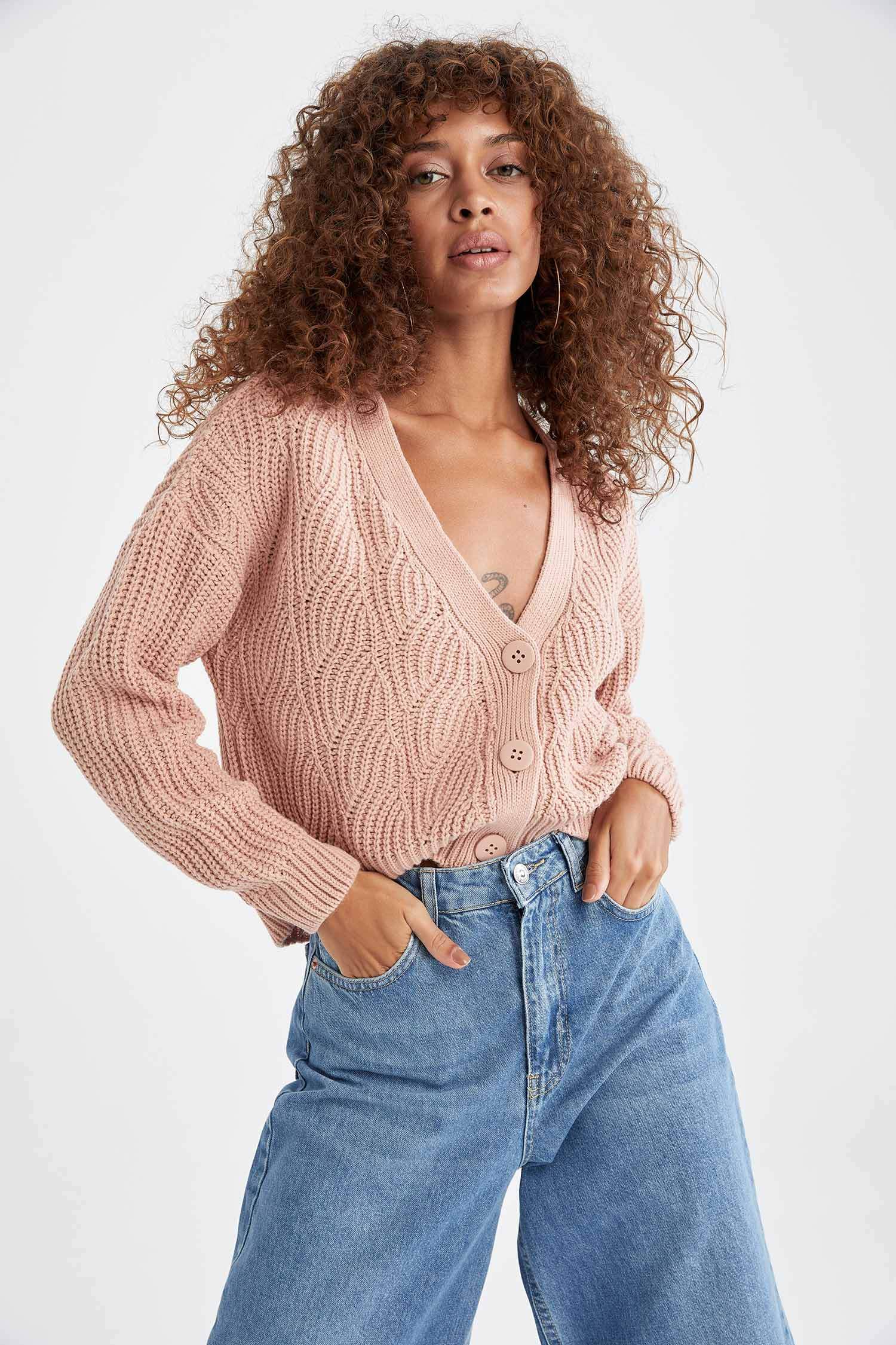 V Yaka Düğmeli Oversize Fit Crop Triko Hırka