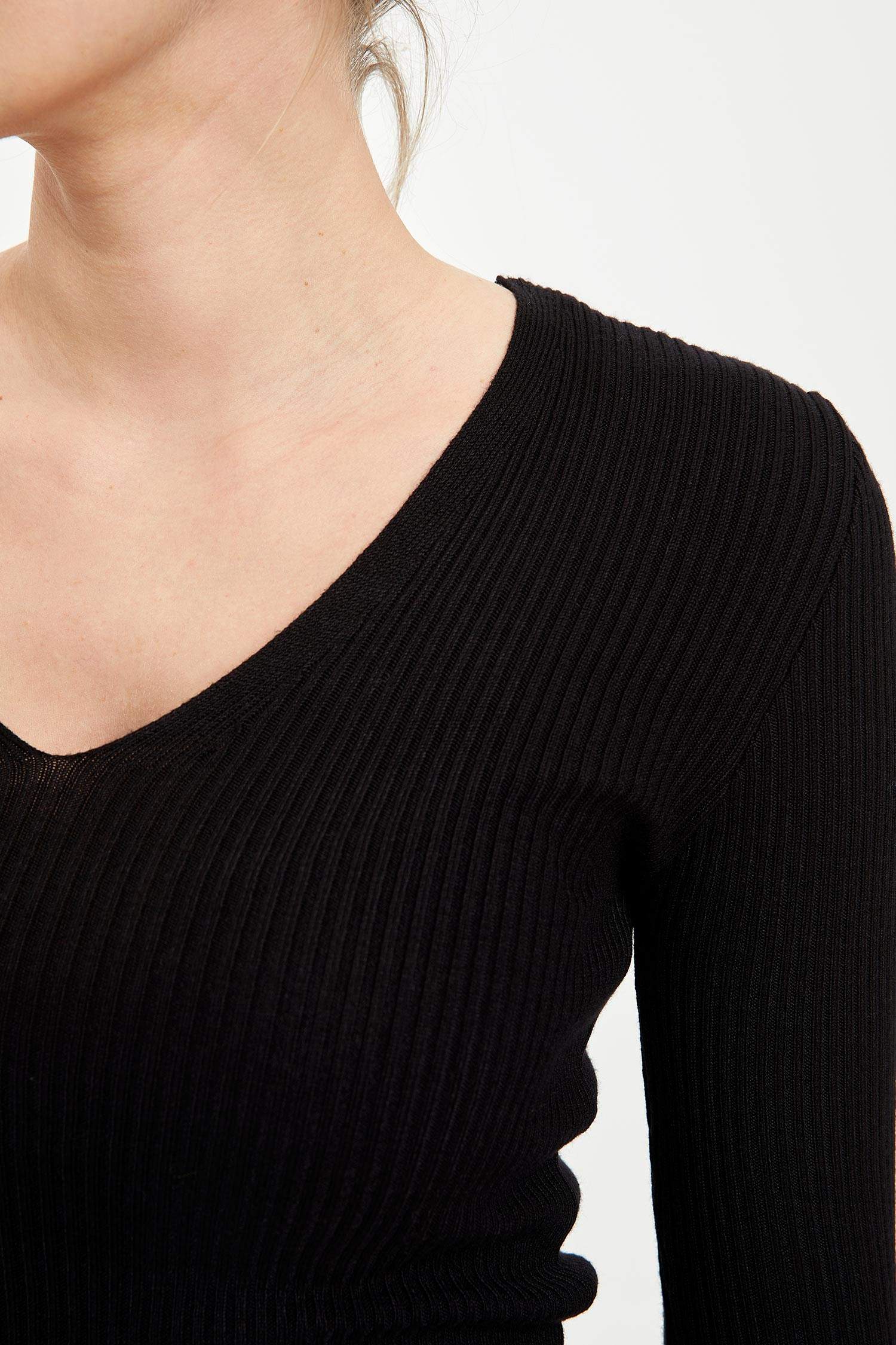 V Yaka Slim Fit Basic Triko Kazak