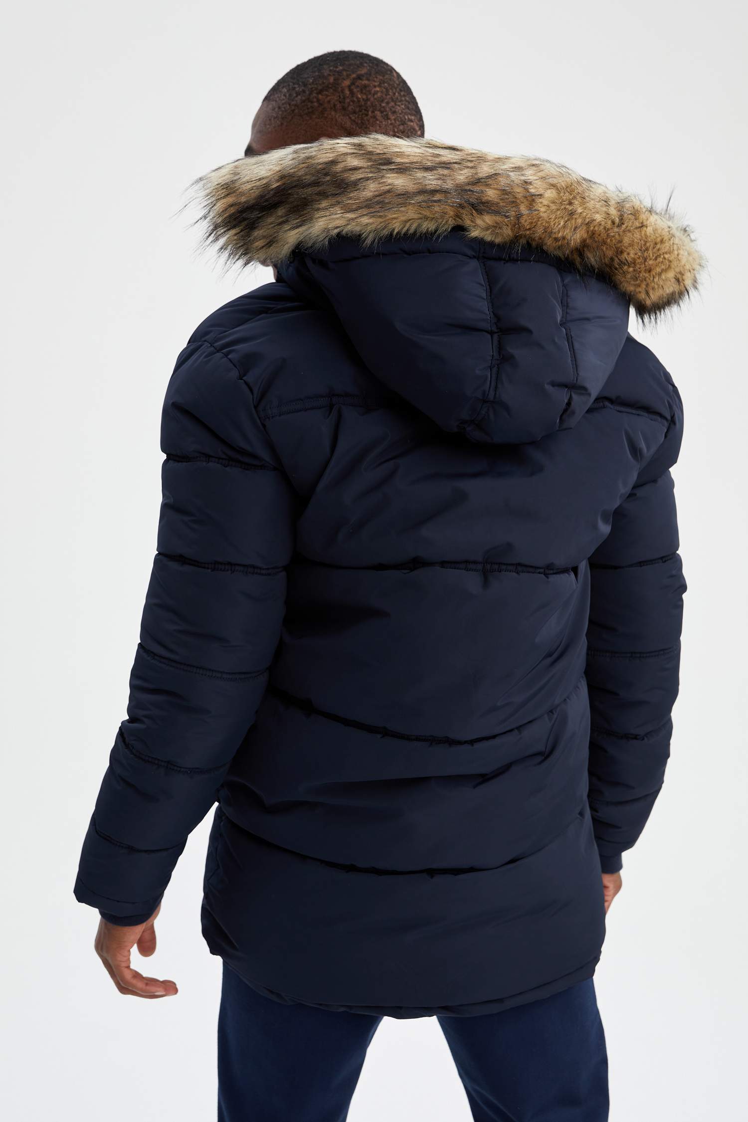 Peluş Kürklü Kapüşonlu Slim Fit Kalın Mont
