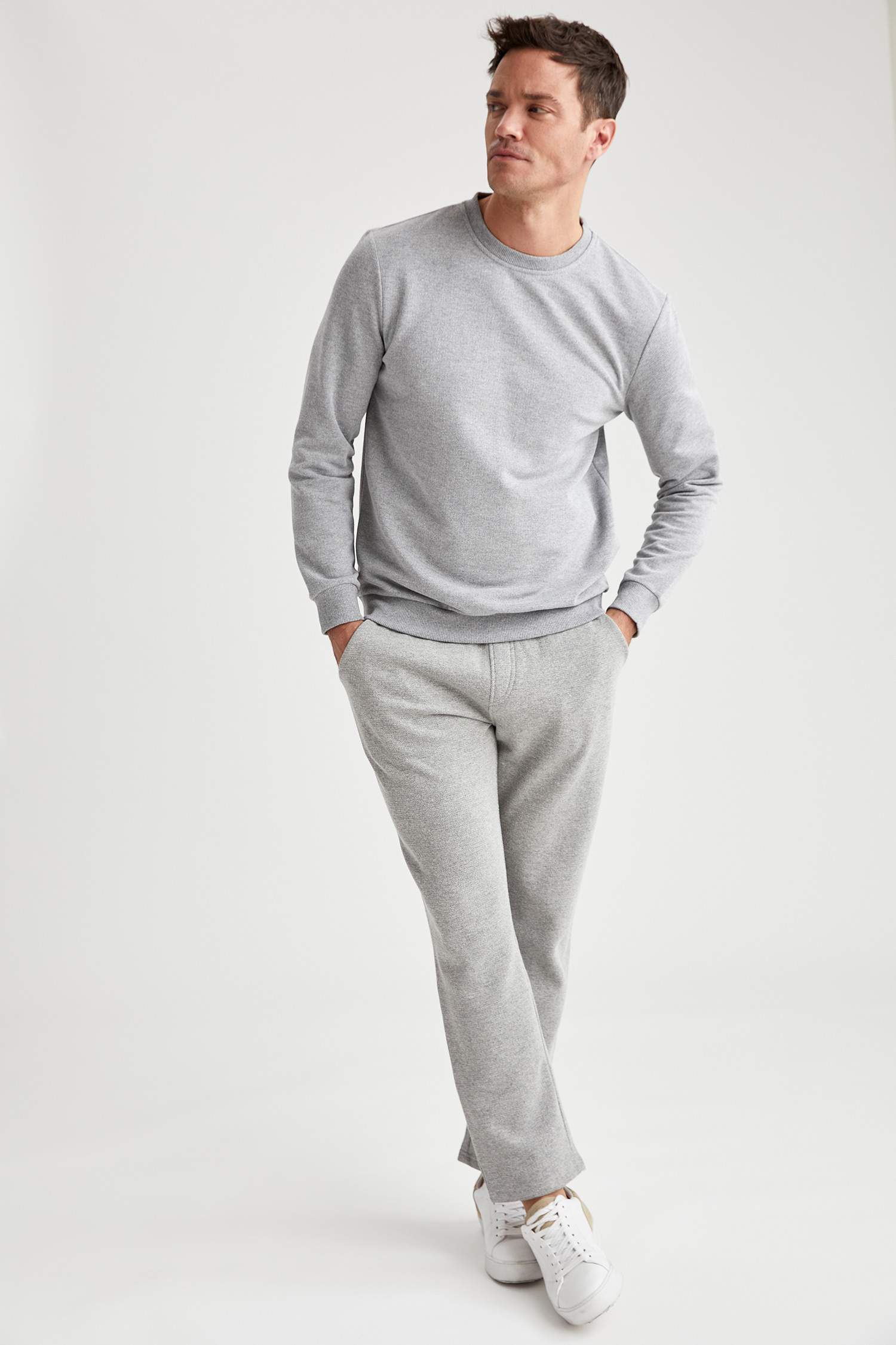 Regular Fit Bisiklet Yaka Uzun Kollu Sweatshirt