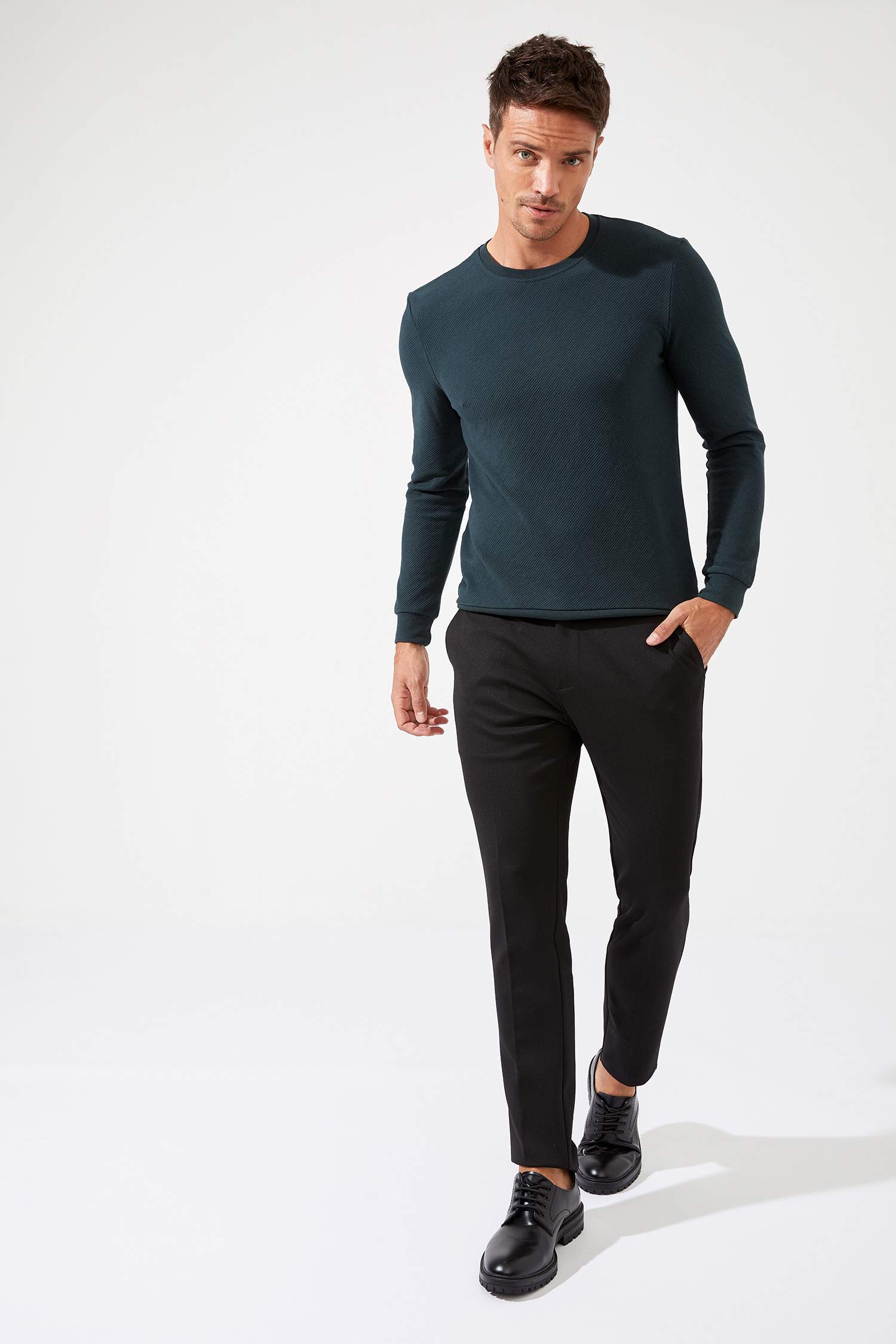 Slim Fit Bisiklet Yaka Cepsiz Pamuklu Uzun Kollu Sweatshirt