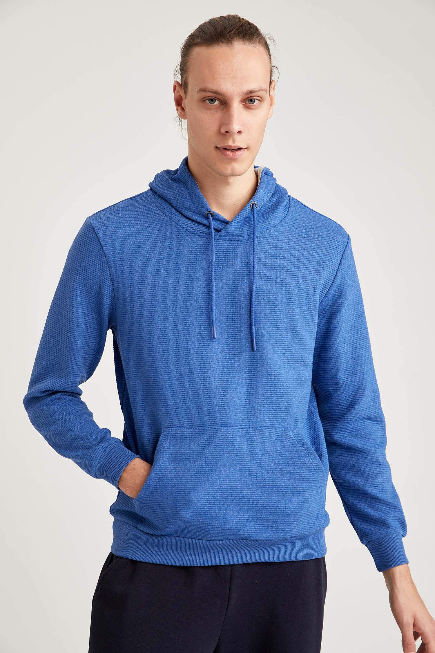 Kapüşonlu Slim Fit Basic Sweatshirt