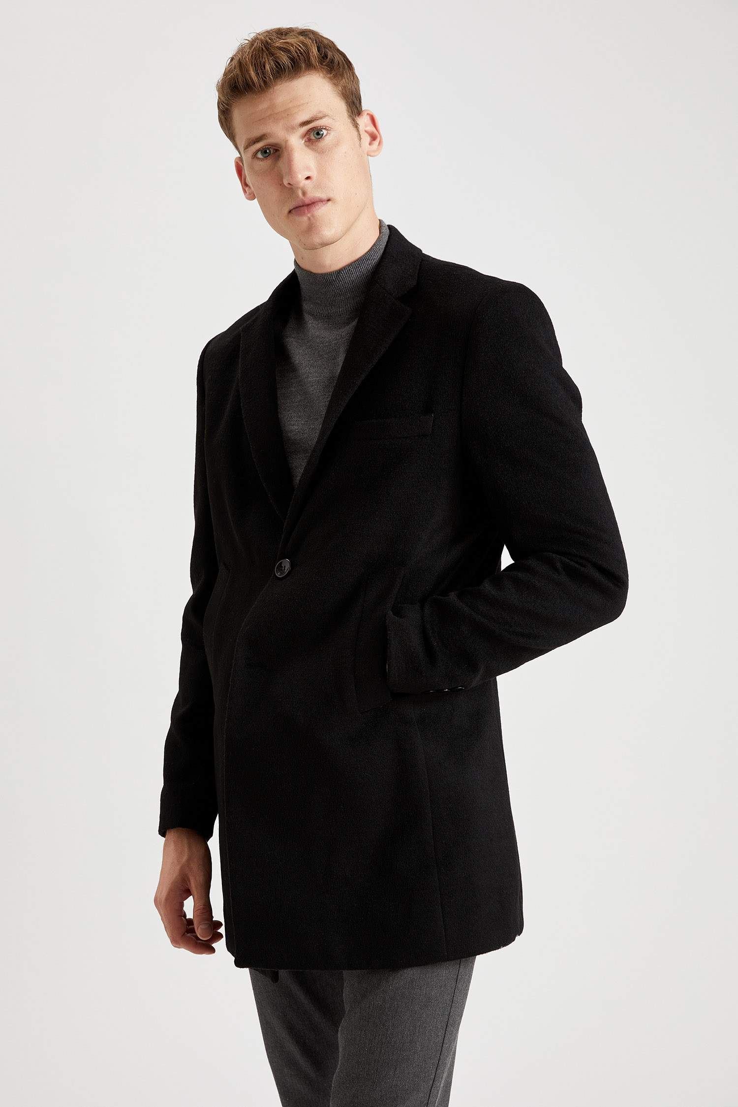 Uzun Slim Fit Kaşe Kaban